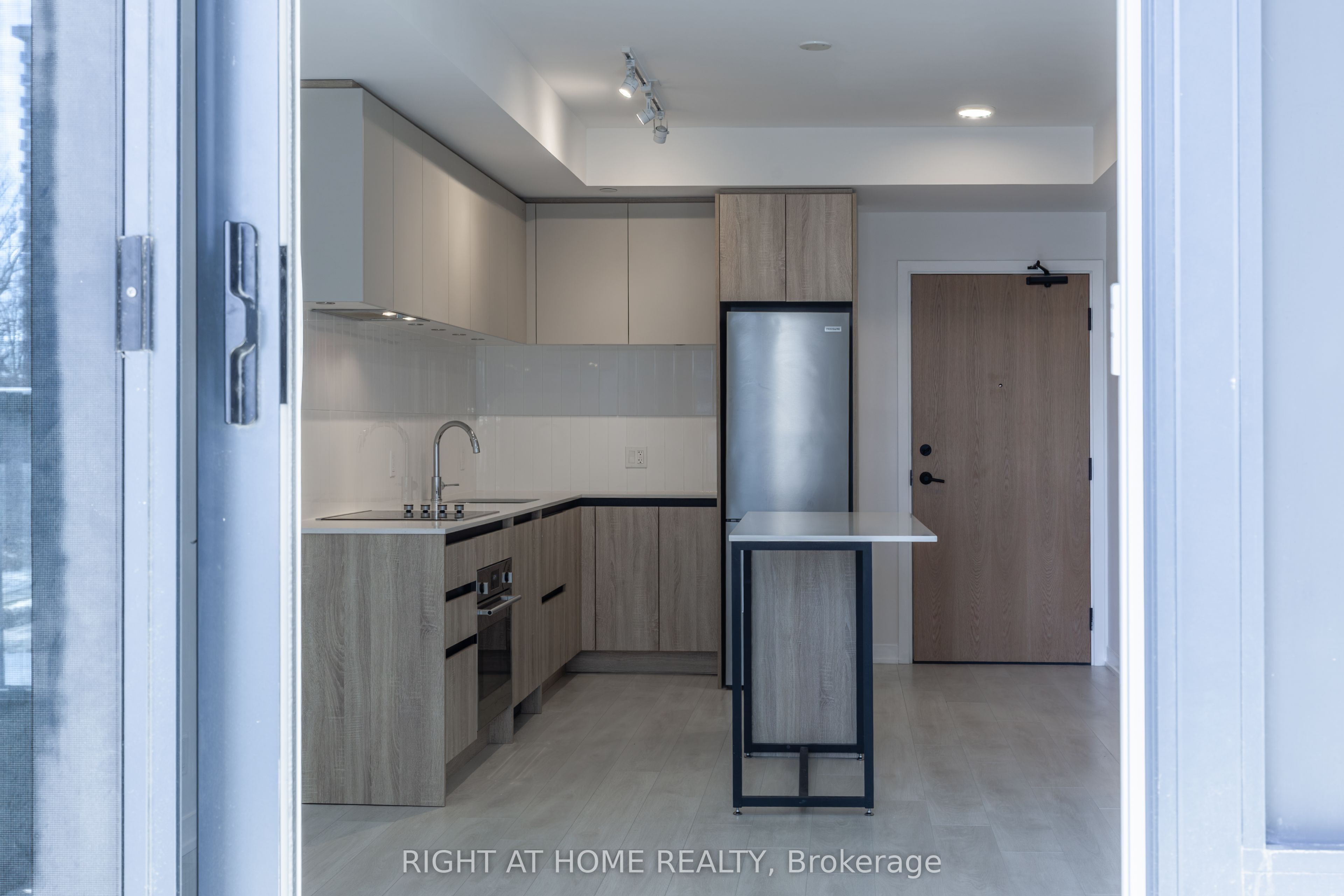 7950 Bathurst Street 320