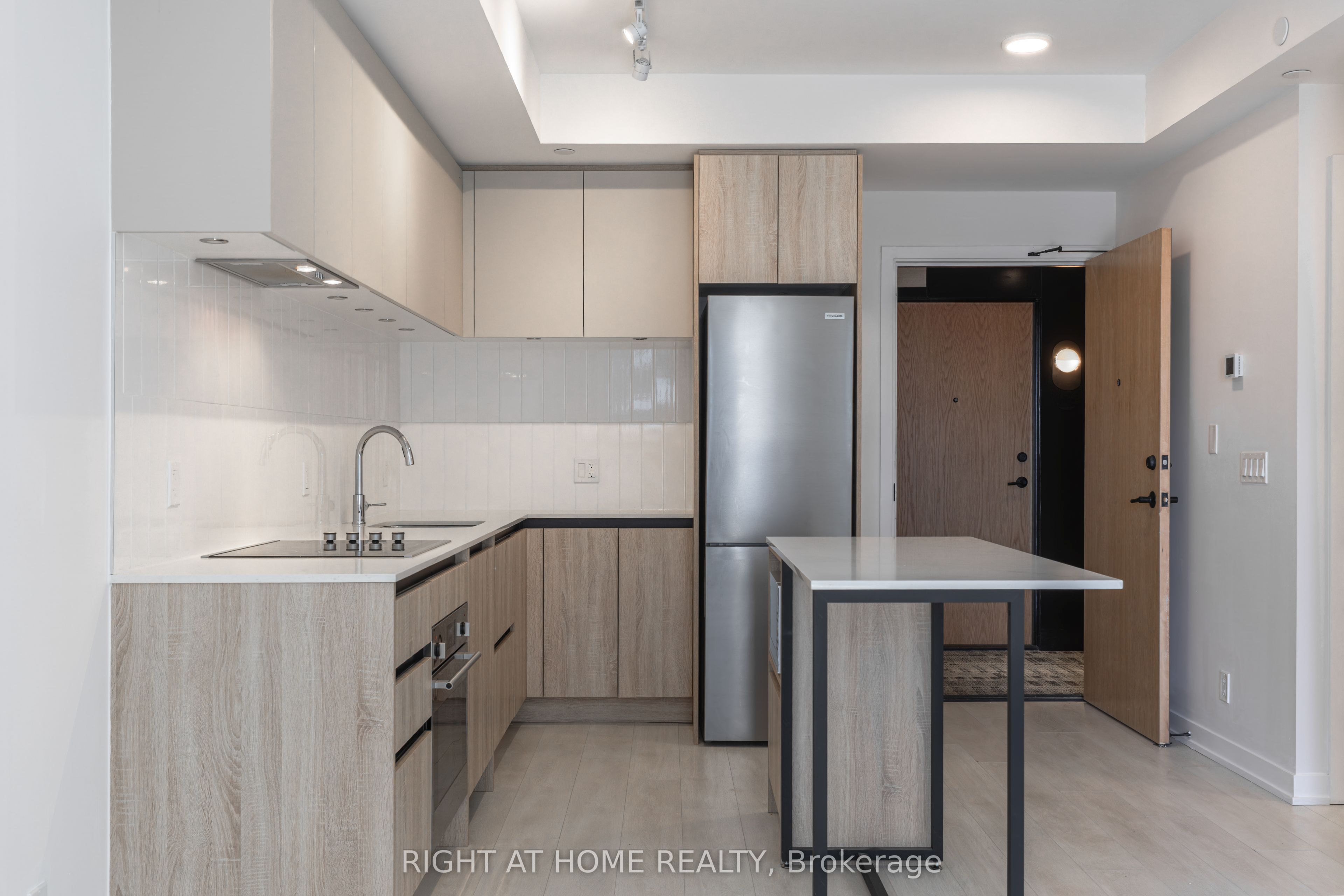 7950 Bathurst Street 320