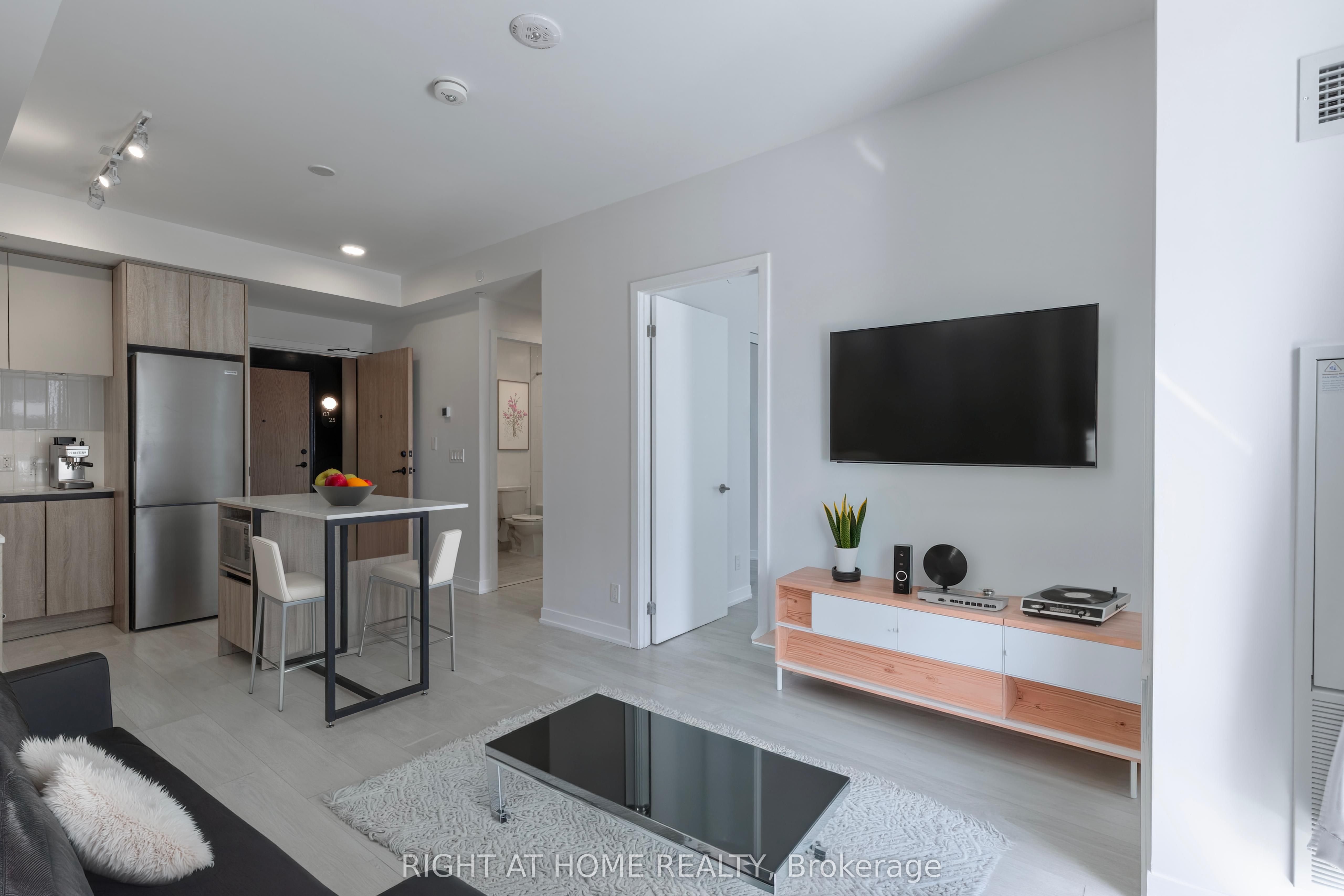 7950 Bathurst Street 320