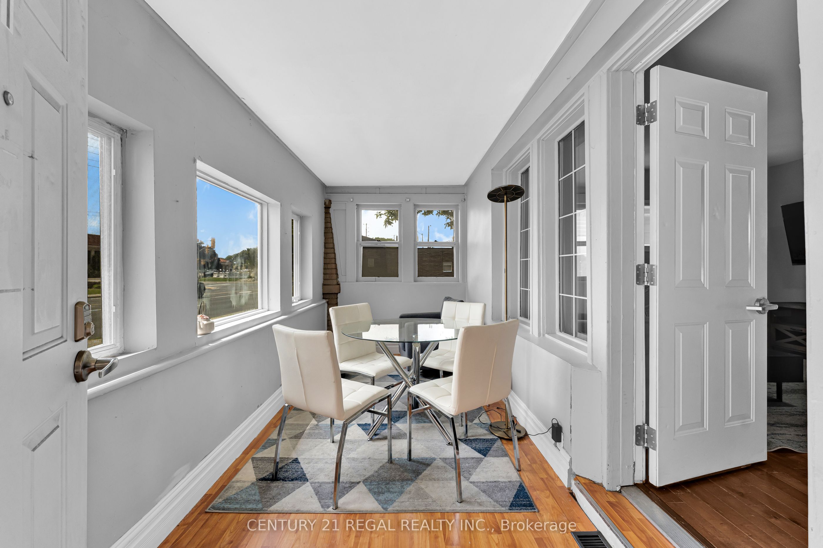 942 Tecumseh Road E