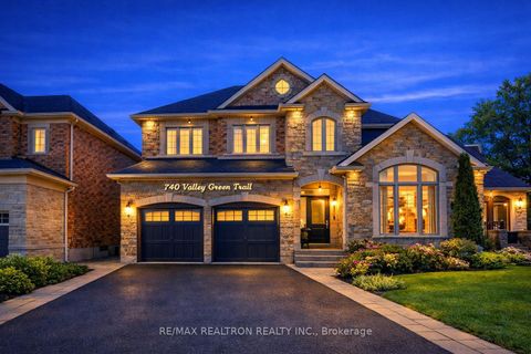 740 Valley Green Trail Newmarket ON L3X 2V7