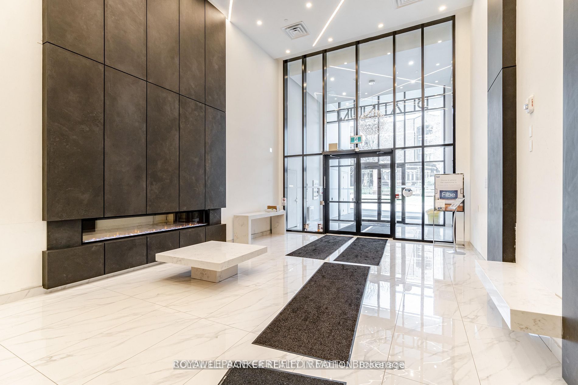 15 Queen Street S 303