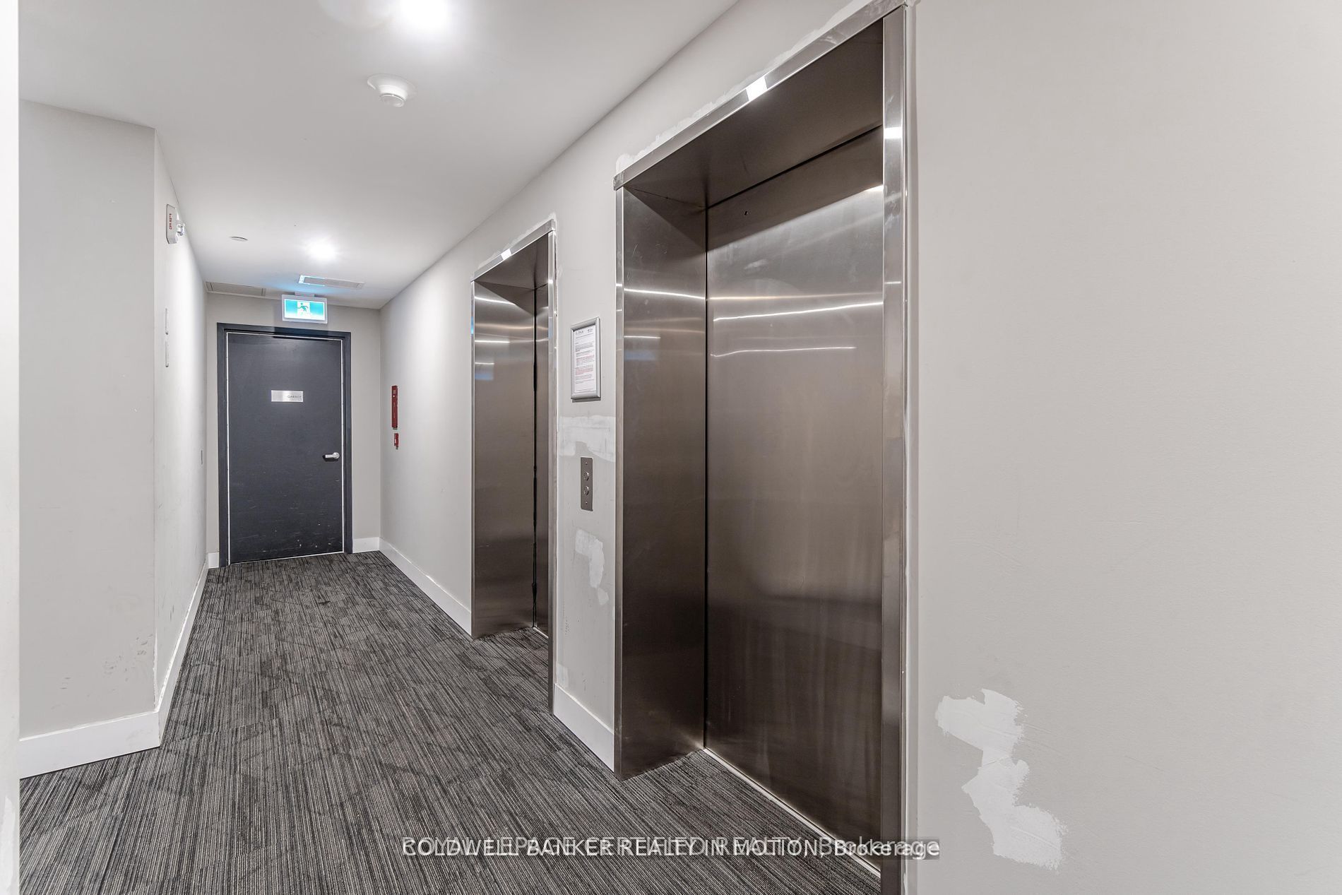 15 Queen Street S 303