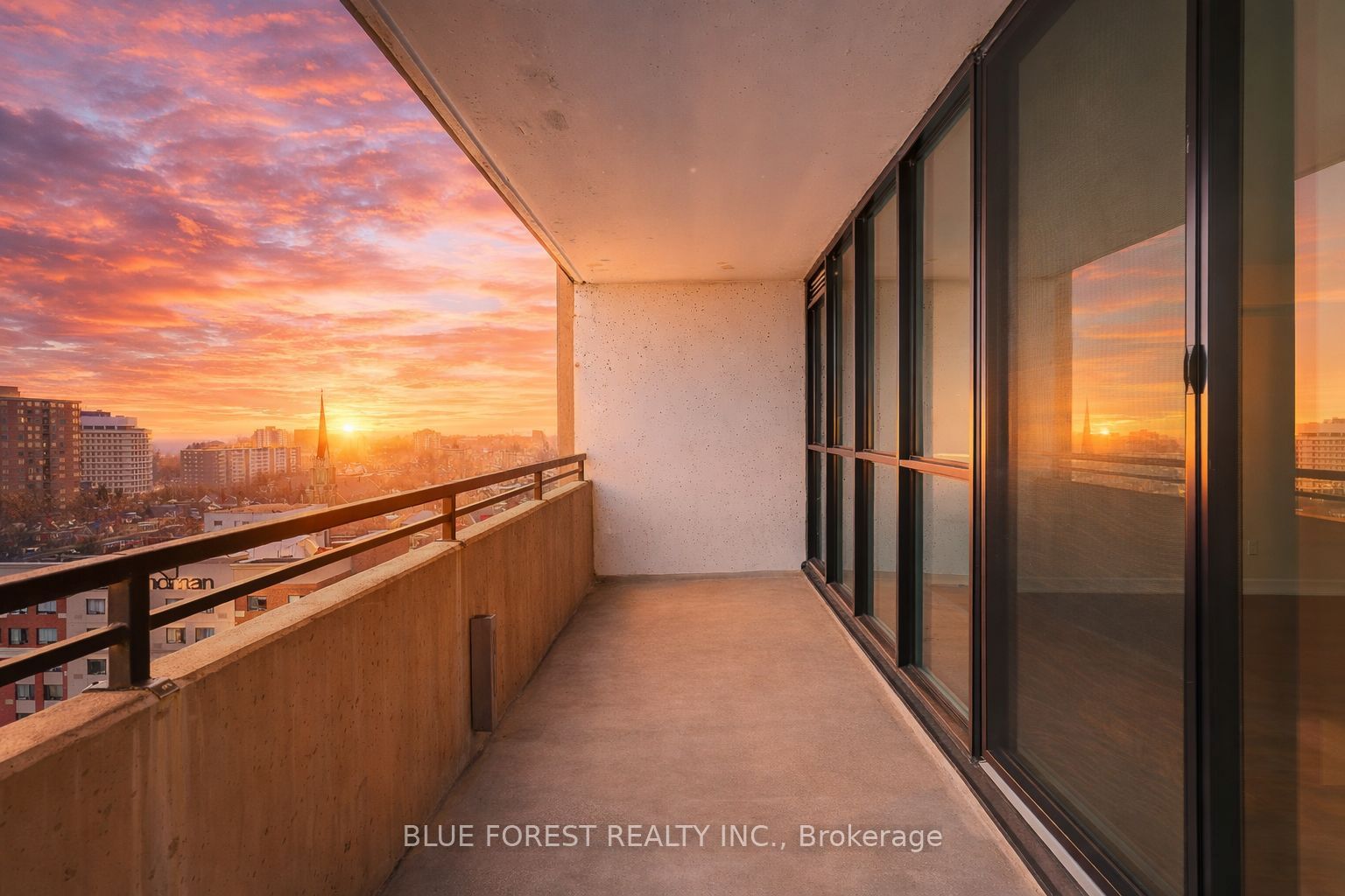 389 Dundas Street W 1705