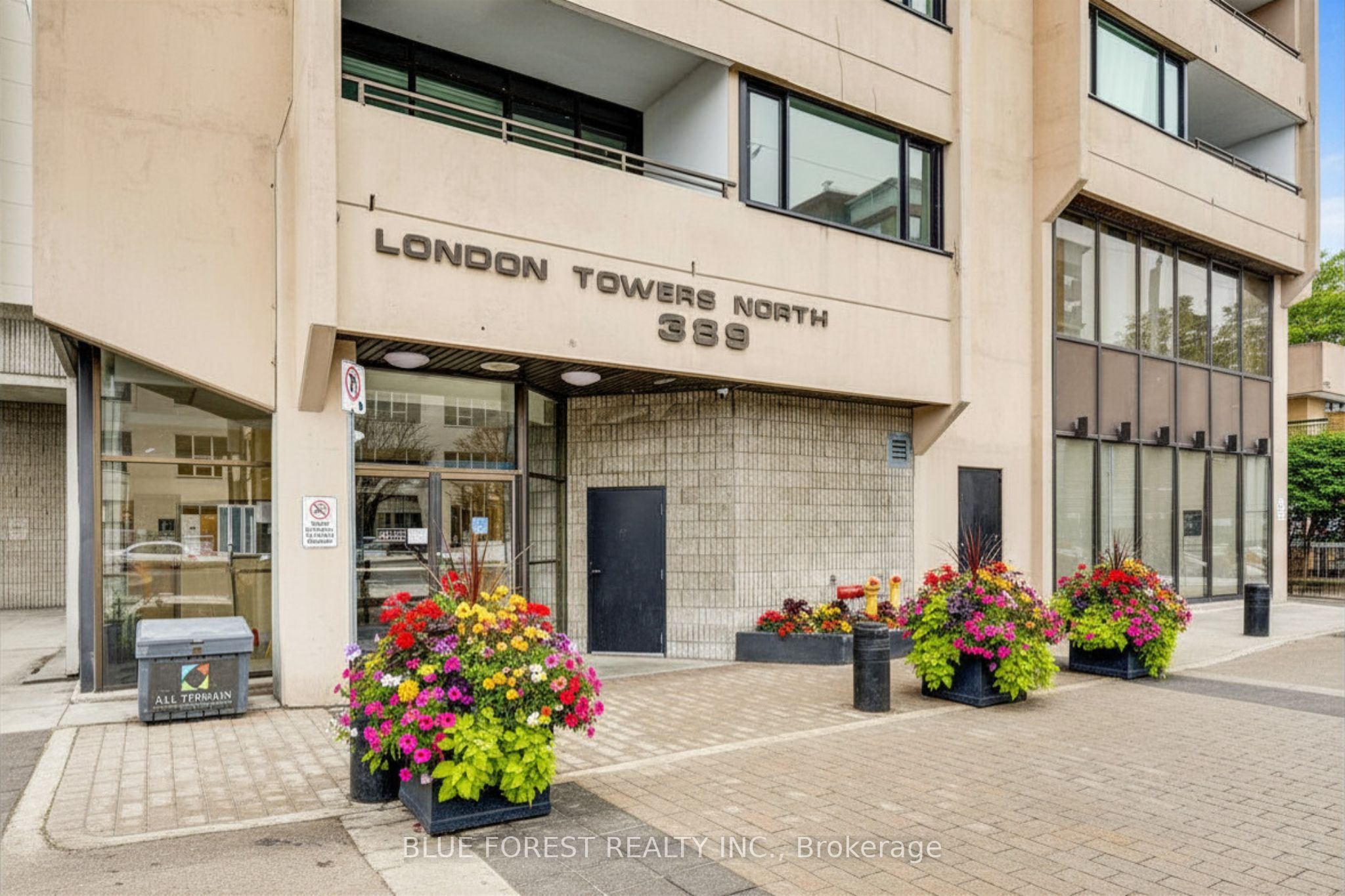 389 Dundas Street W 1705