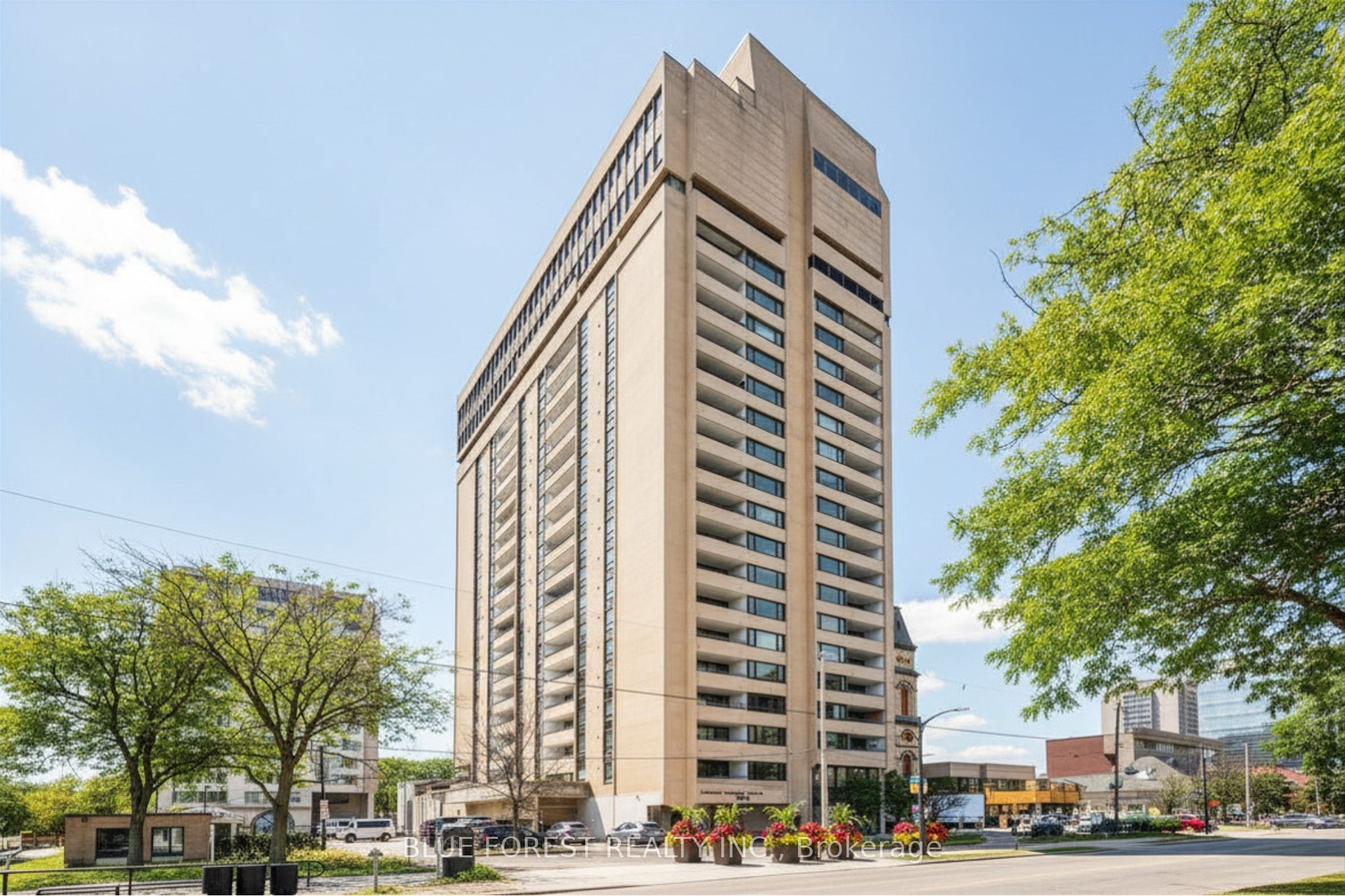 389 Dundas Street W 1705