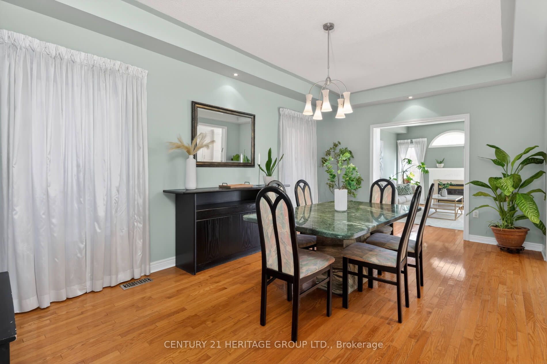 335 Bathurst Glen Drive