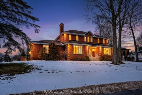 542 Rankin Crescent Kingston ON K7M 7L4