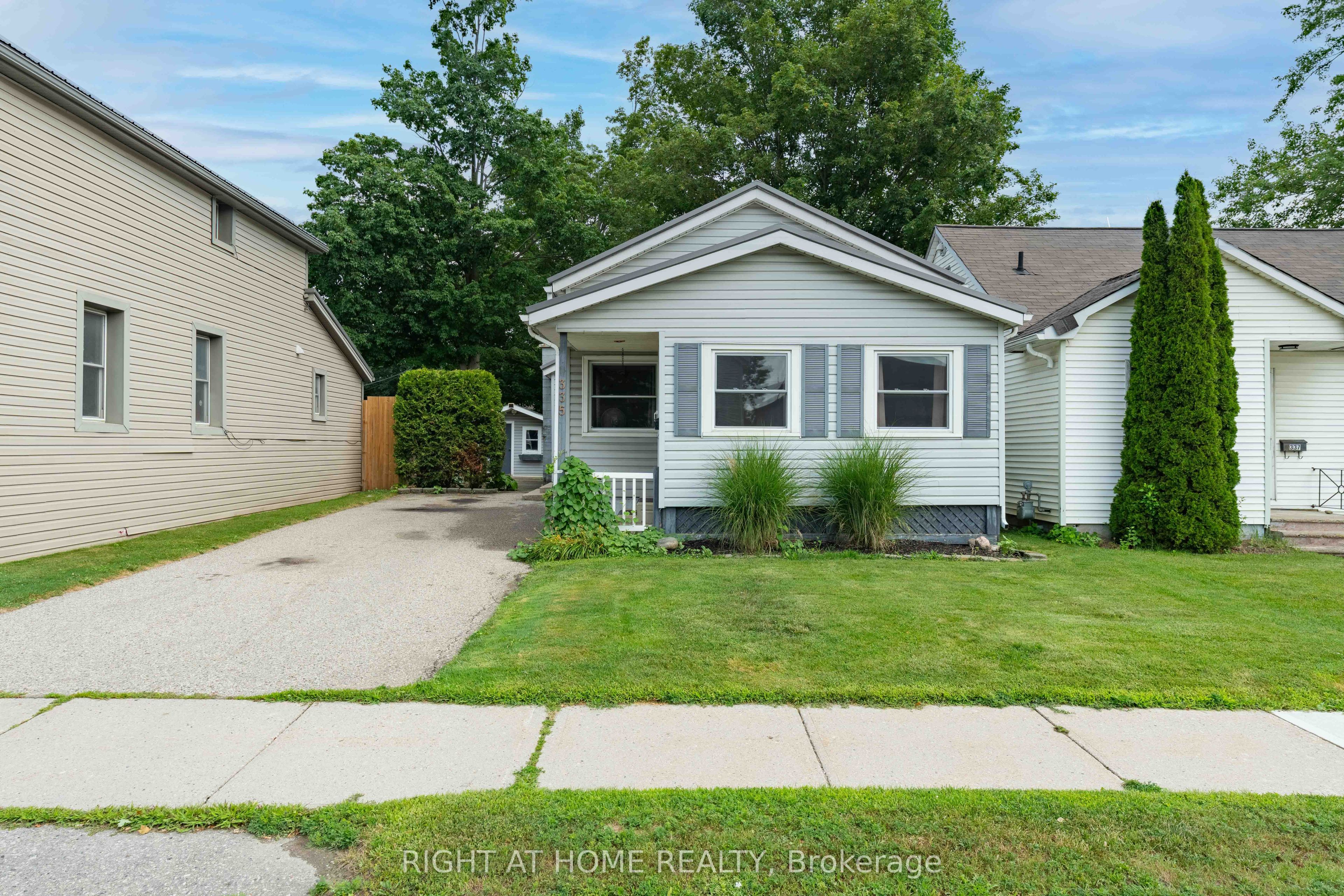 335 Talbot Street E