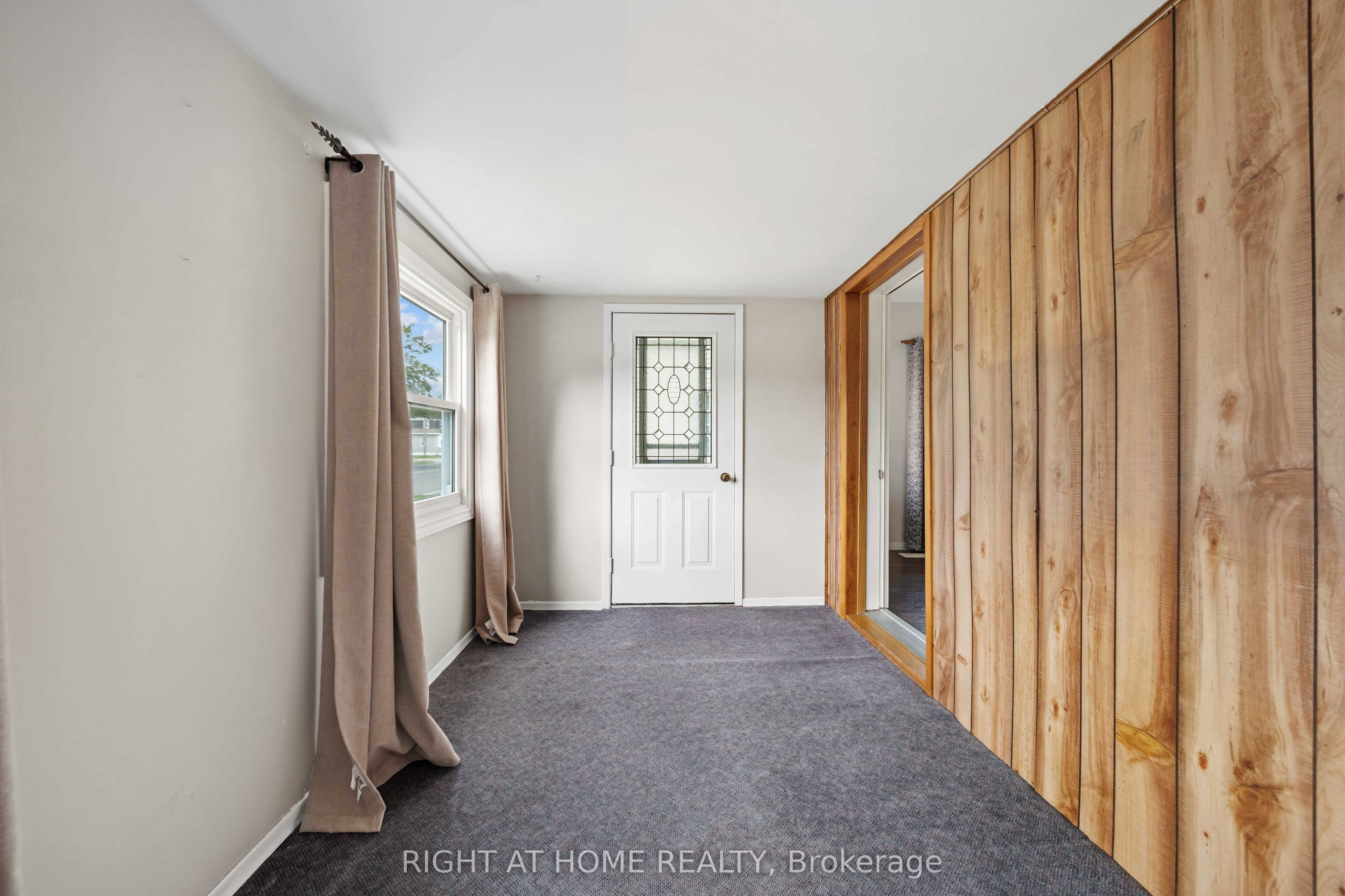 335 Talbot Street E