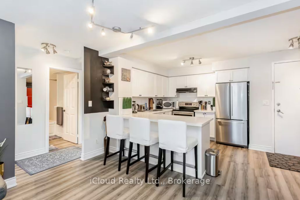 3888 Duke Of York Boulevard 933