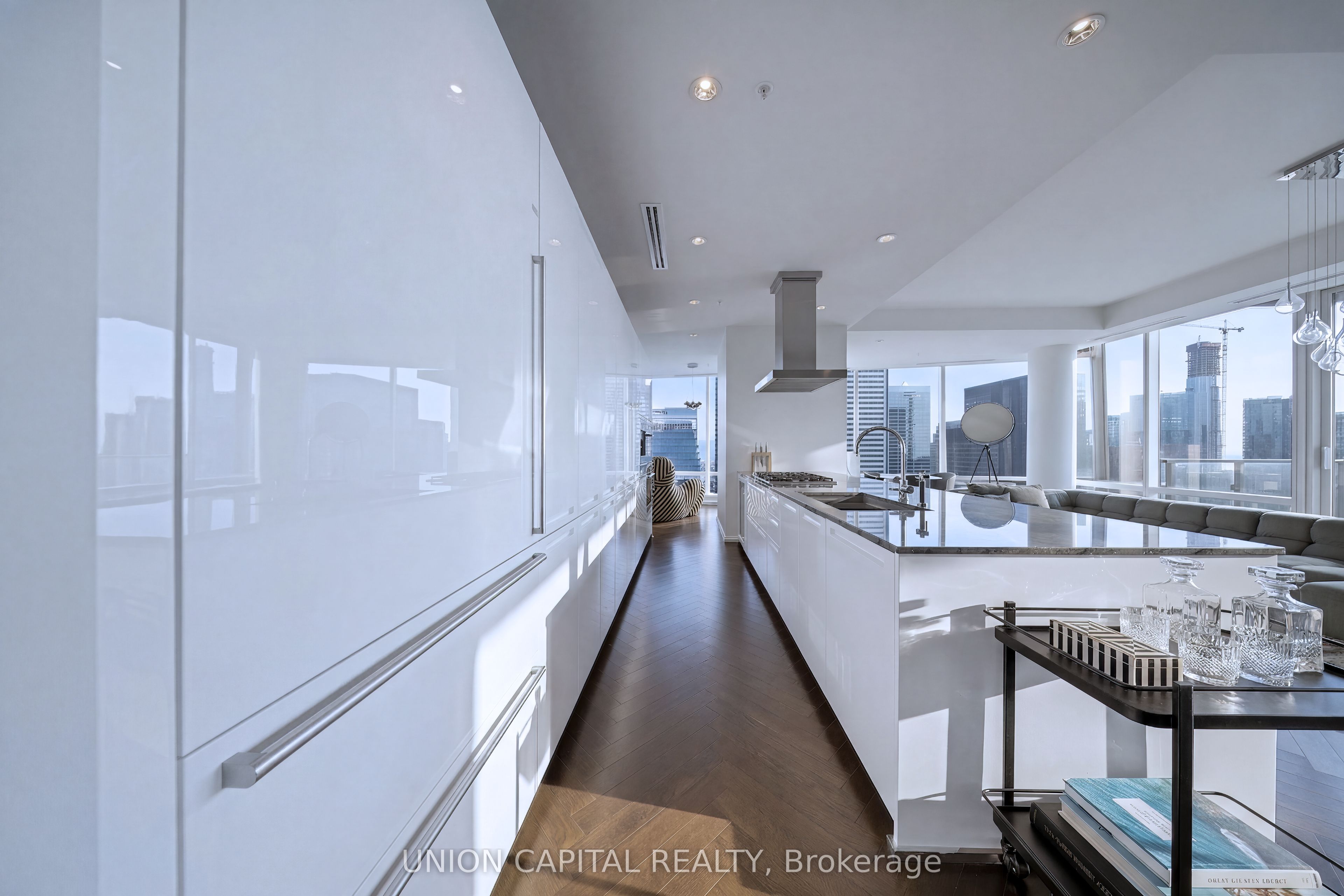 180 University Avenue 5508
