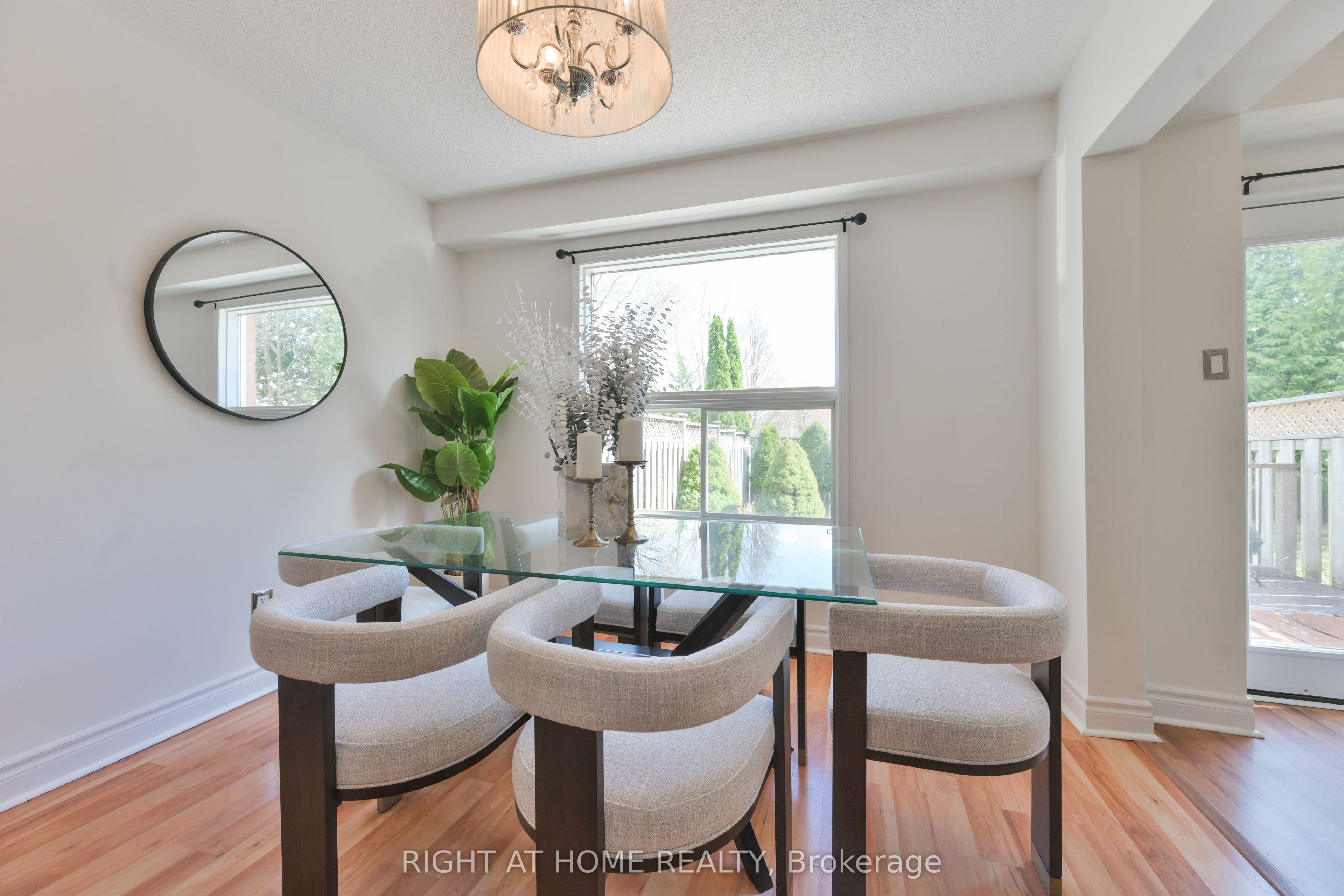 112 Creekwood Crescent