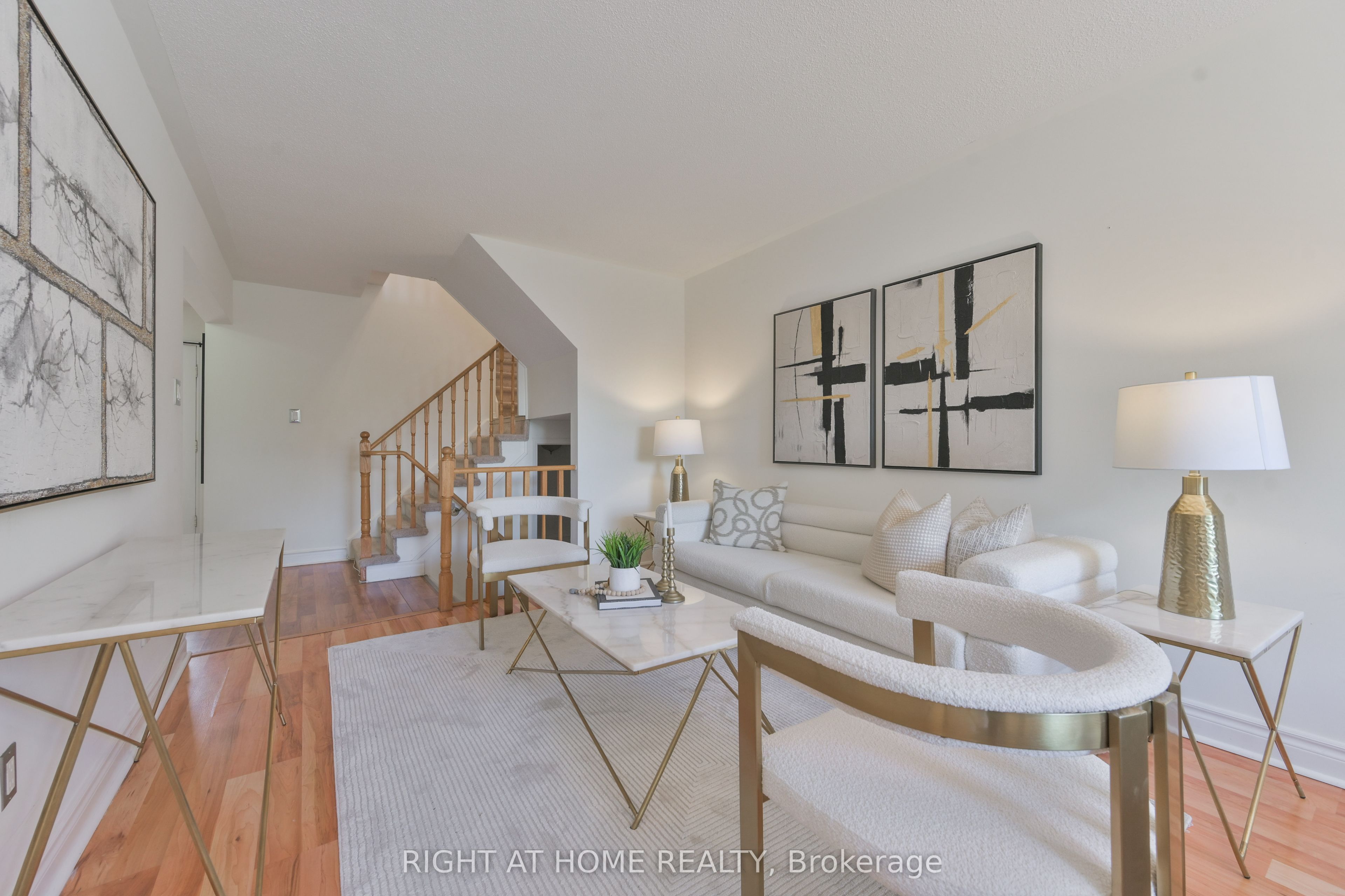 112 Creekwood Crescent