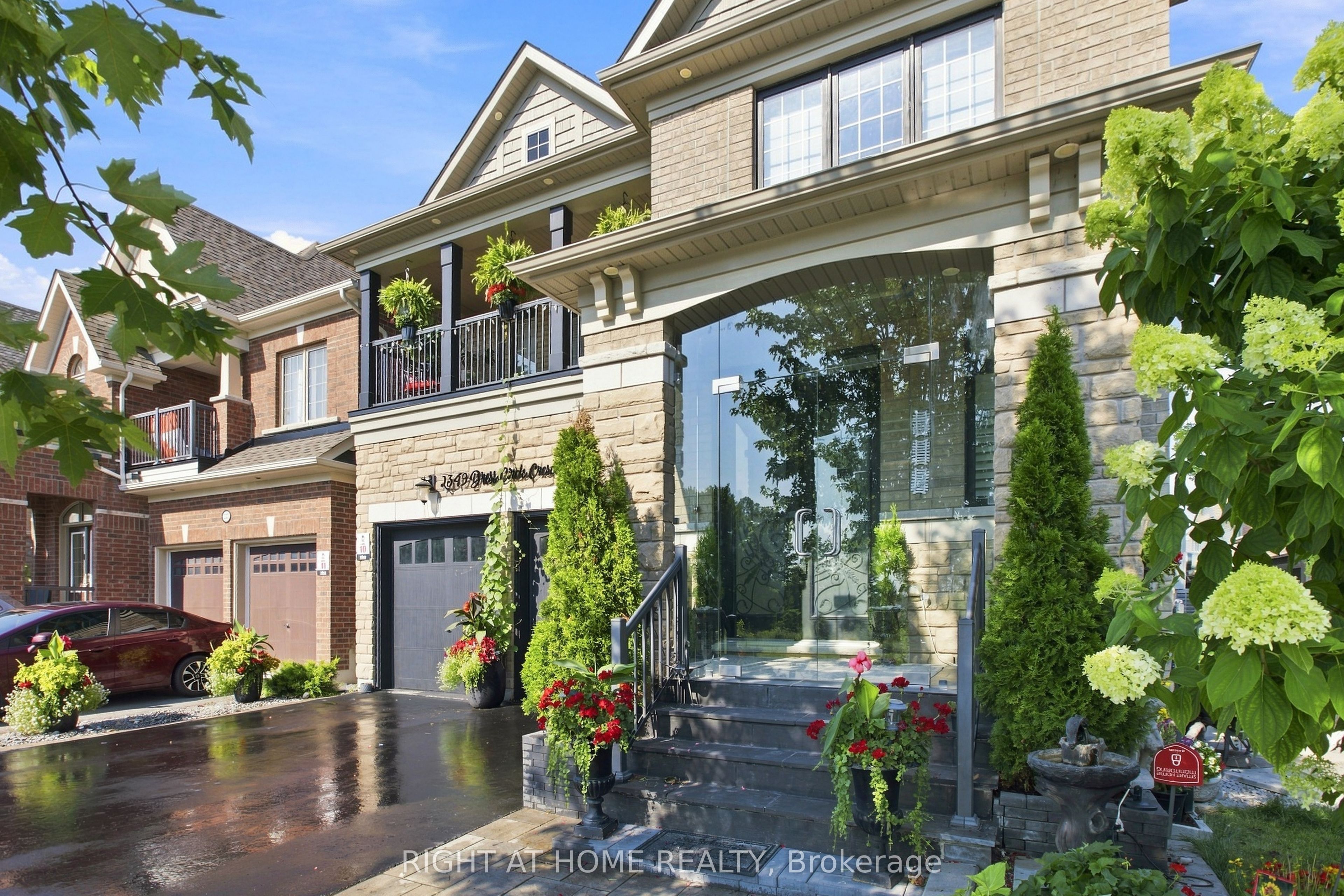 2349 Dress Circle Crescent