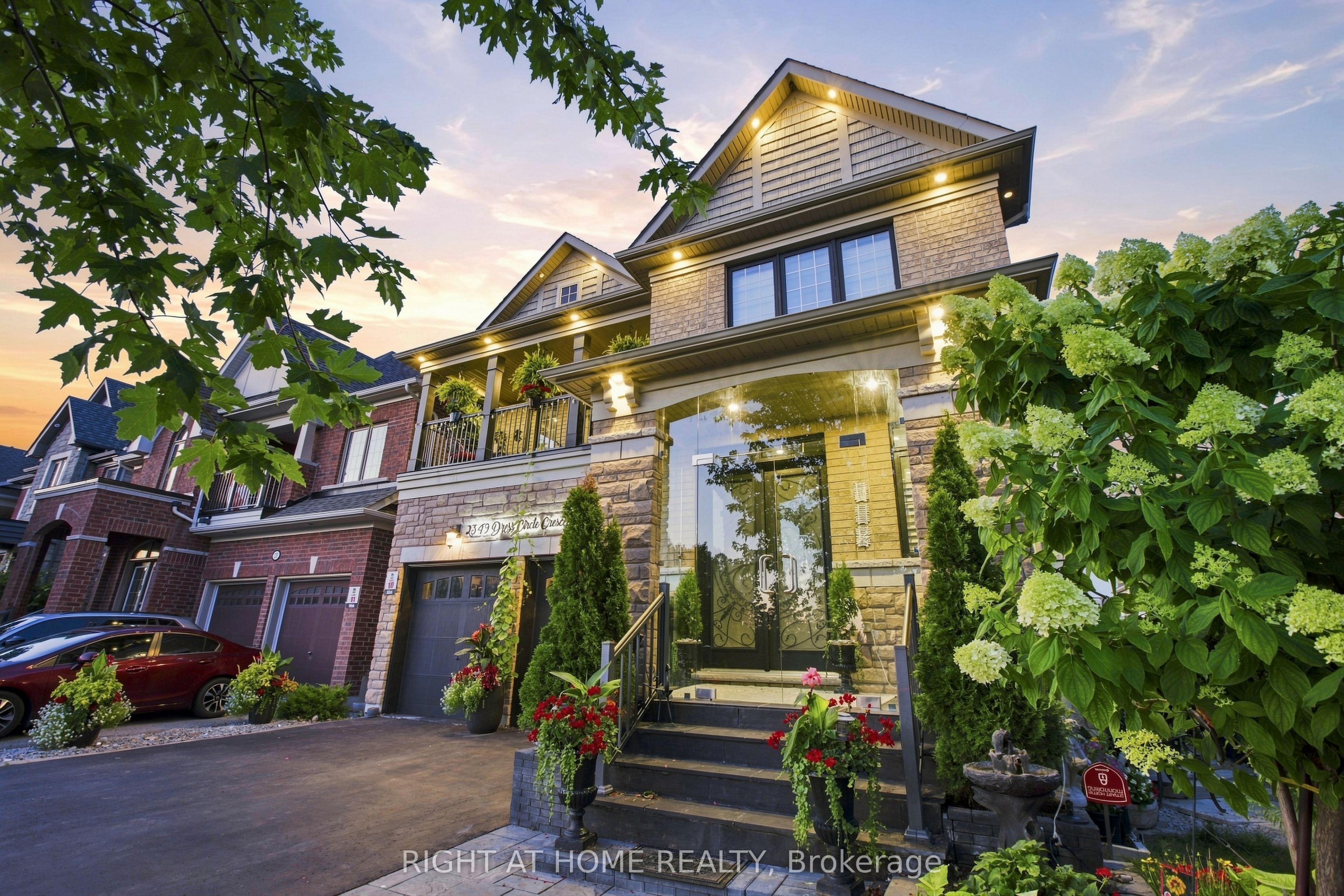 2349 Dress Circle Crescent