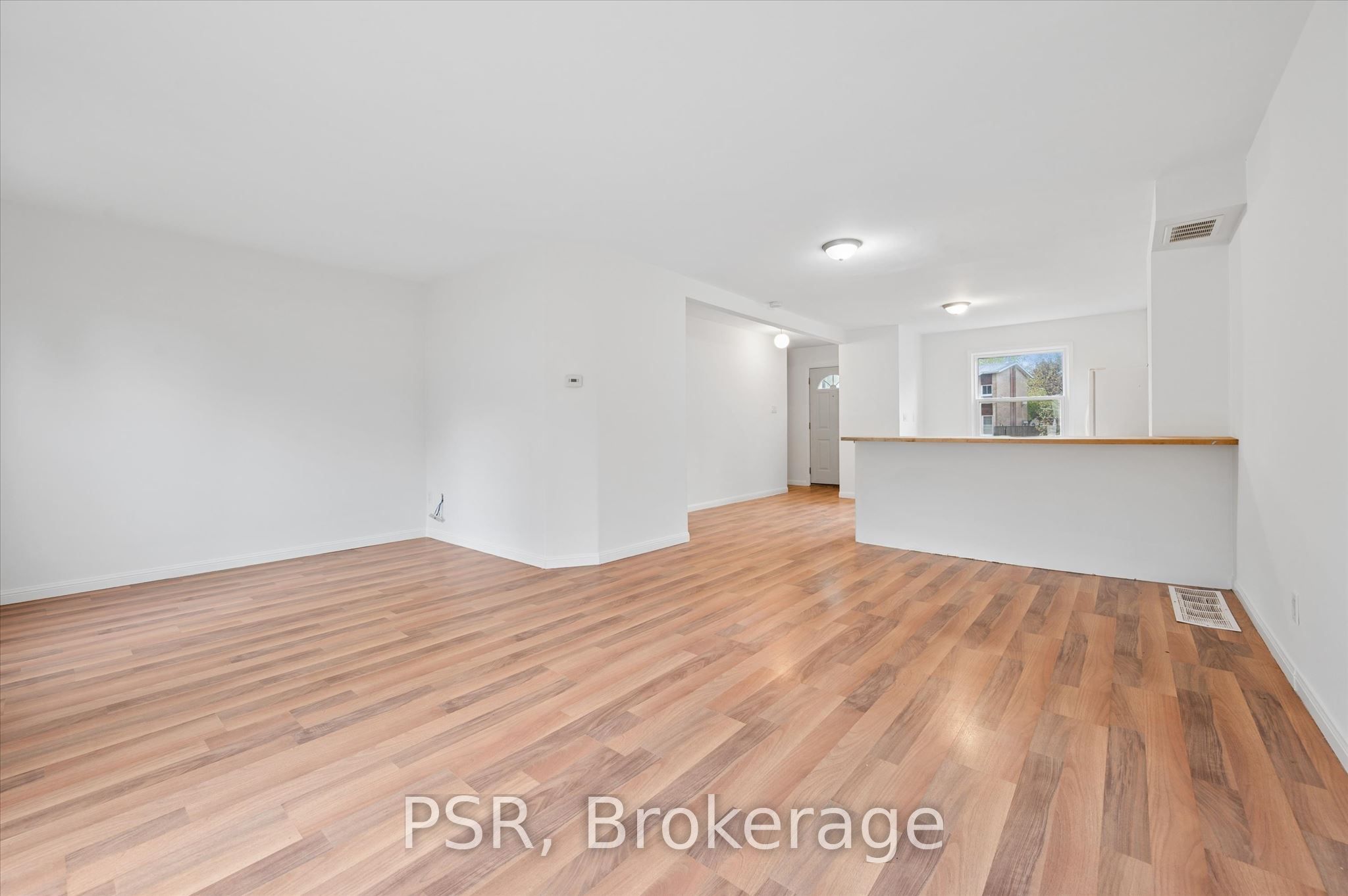 25 Queenston Drive