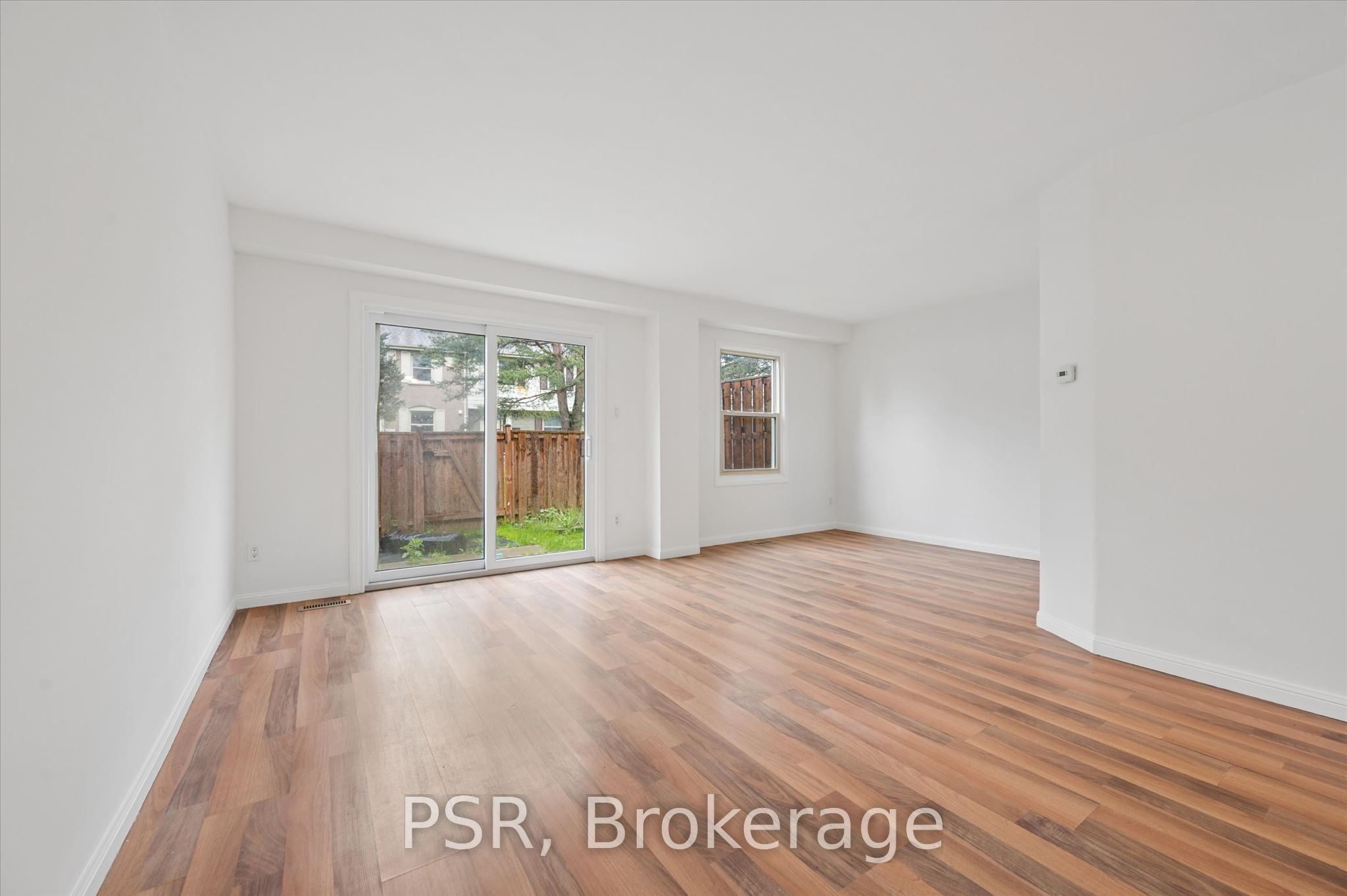 25 Queenston Drive