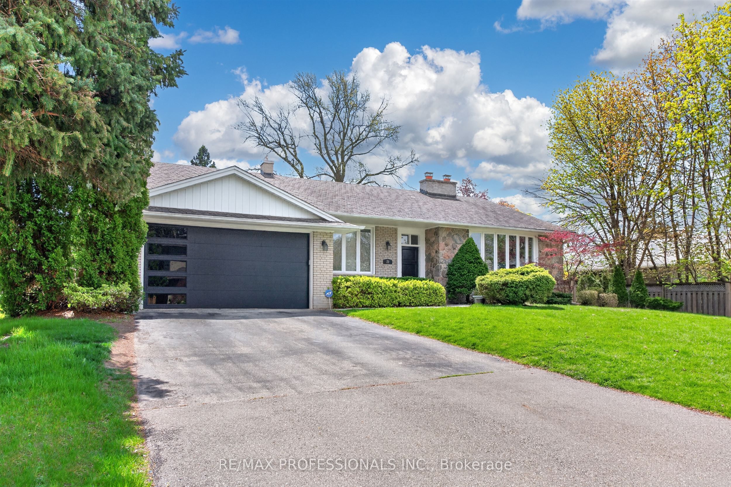 23 Ravensbourne Crescent