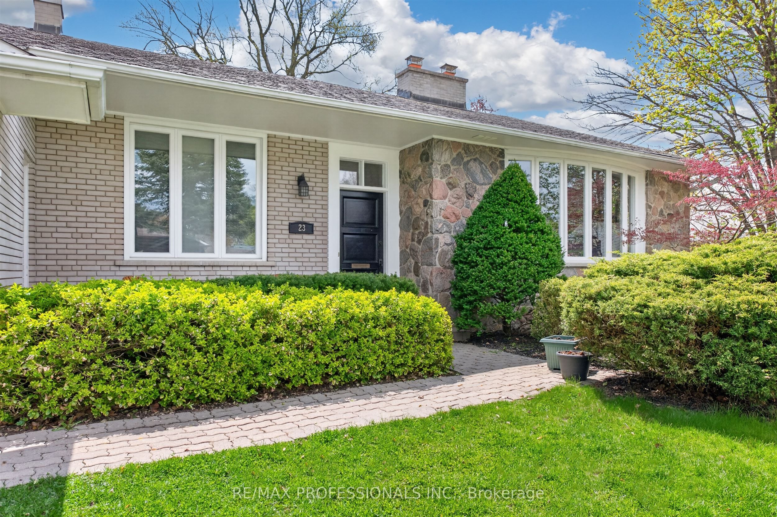 23 Ravensbourne Crescent