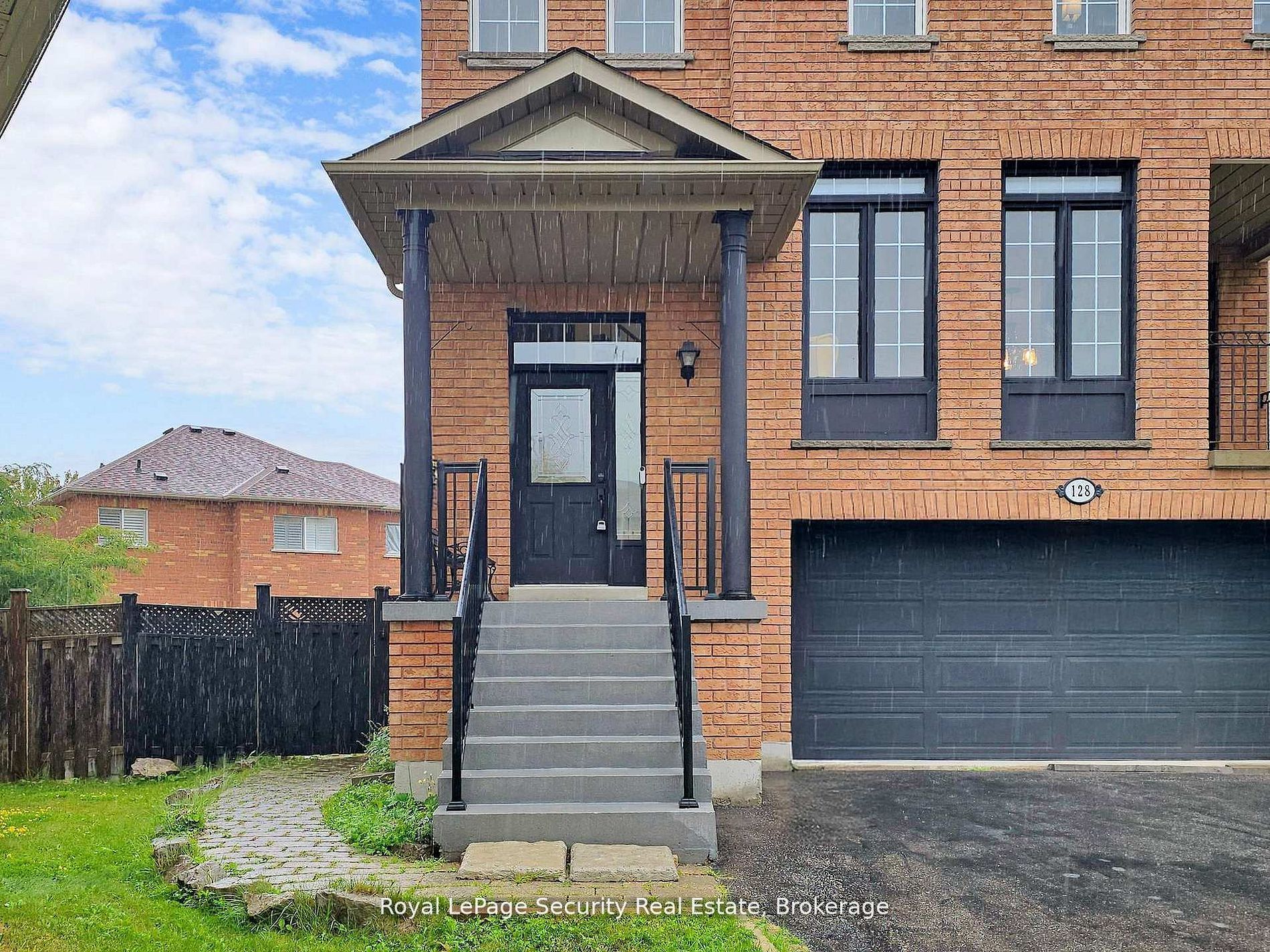 128 Daiseyfield Crescent