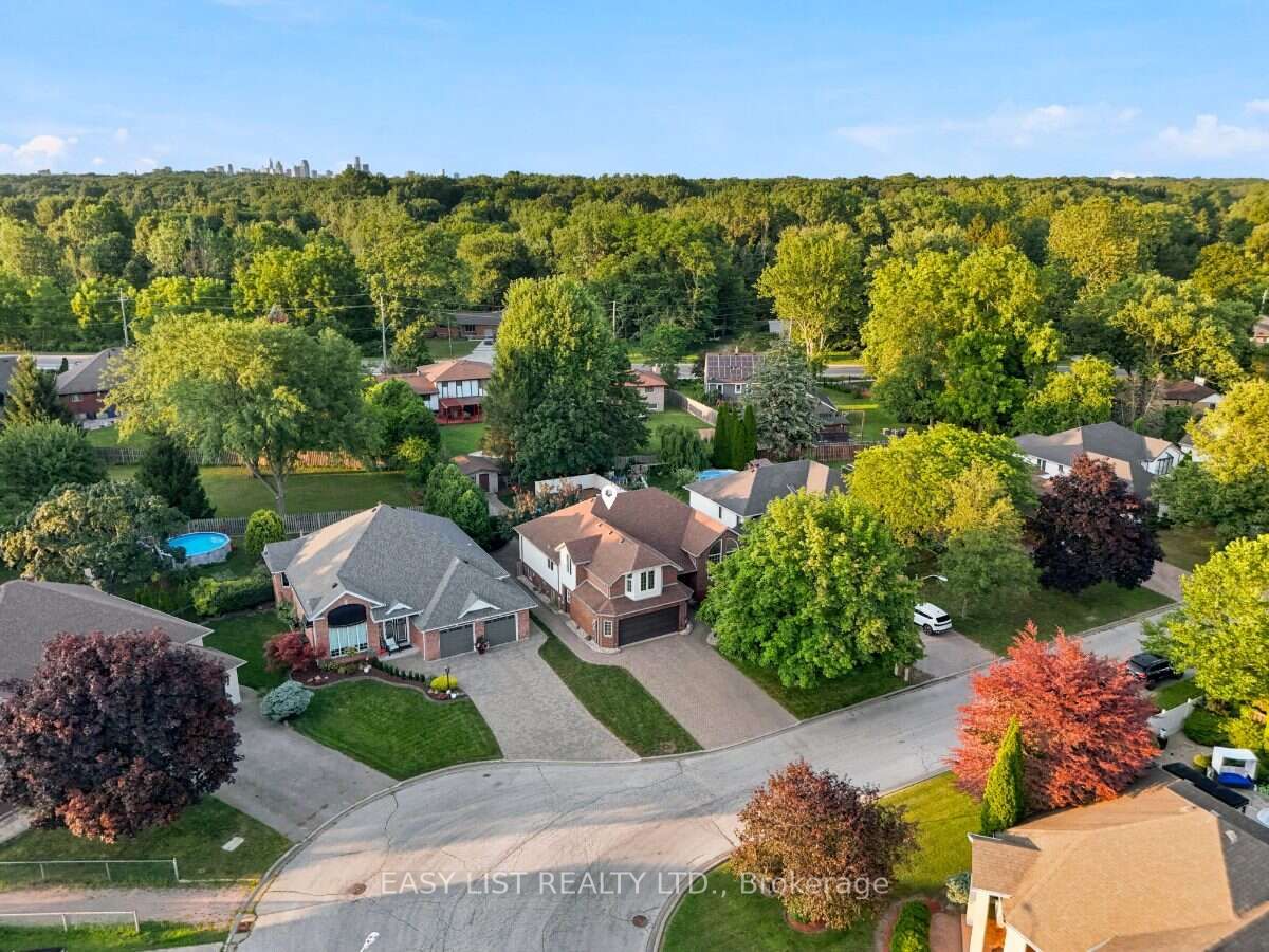 5929 Rosewood Crescent