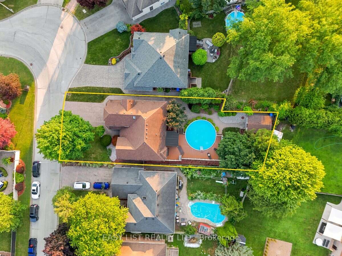 5929 Rosewood Crescent