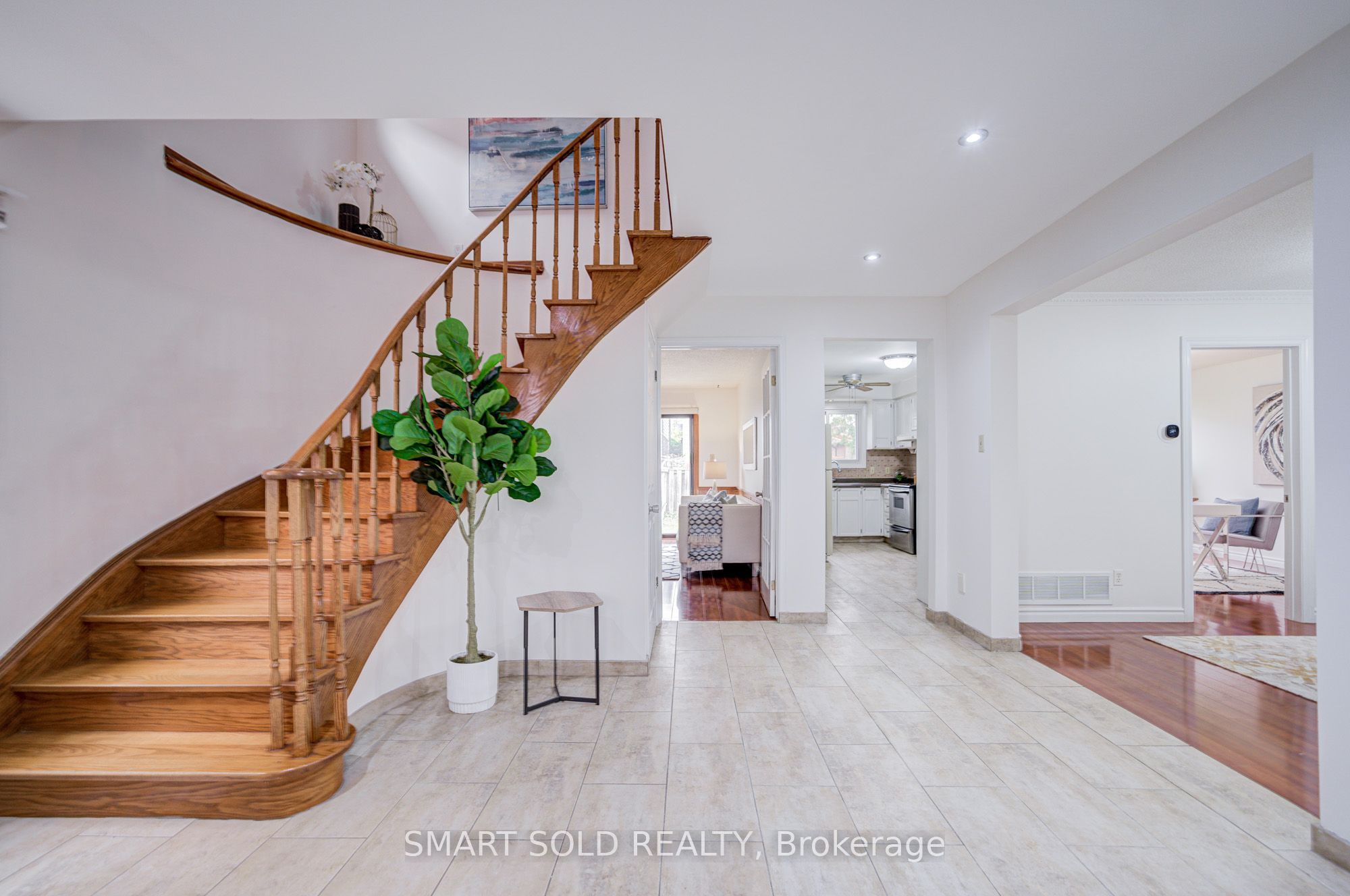 837 Queensbridge Drive
