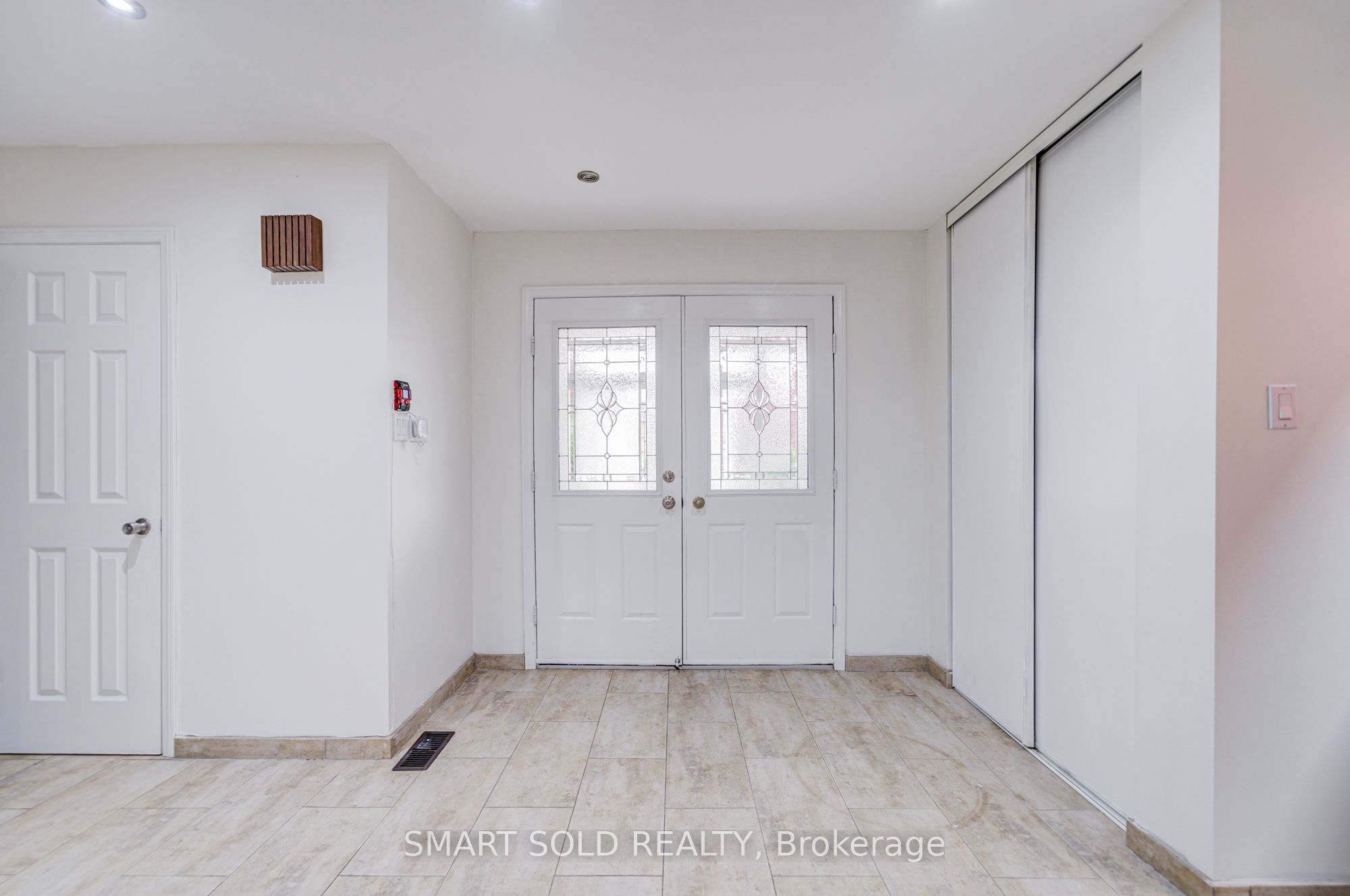 837 Queensbridge Drive