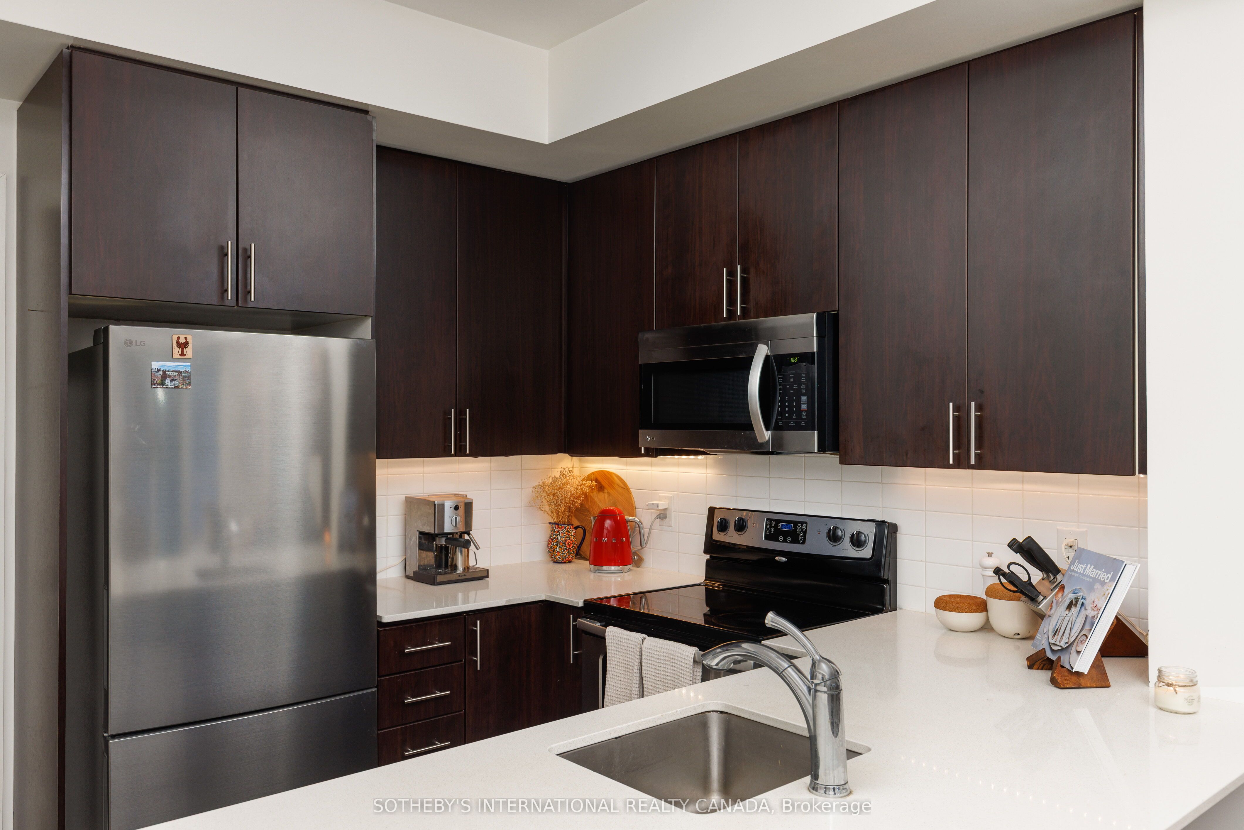 560 Front Street W 303