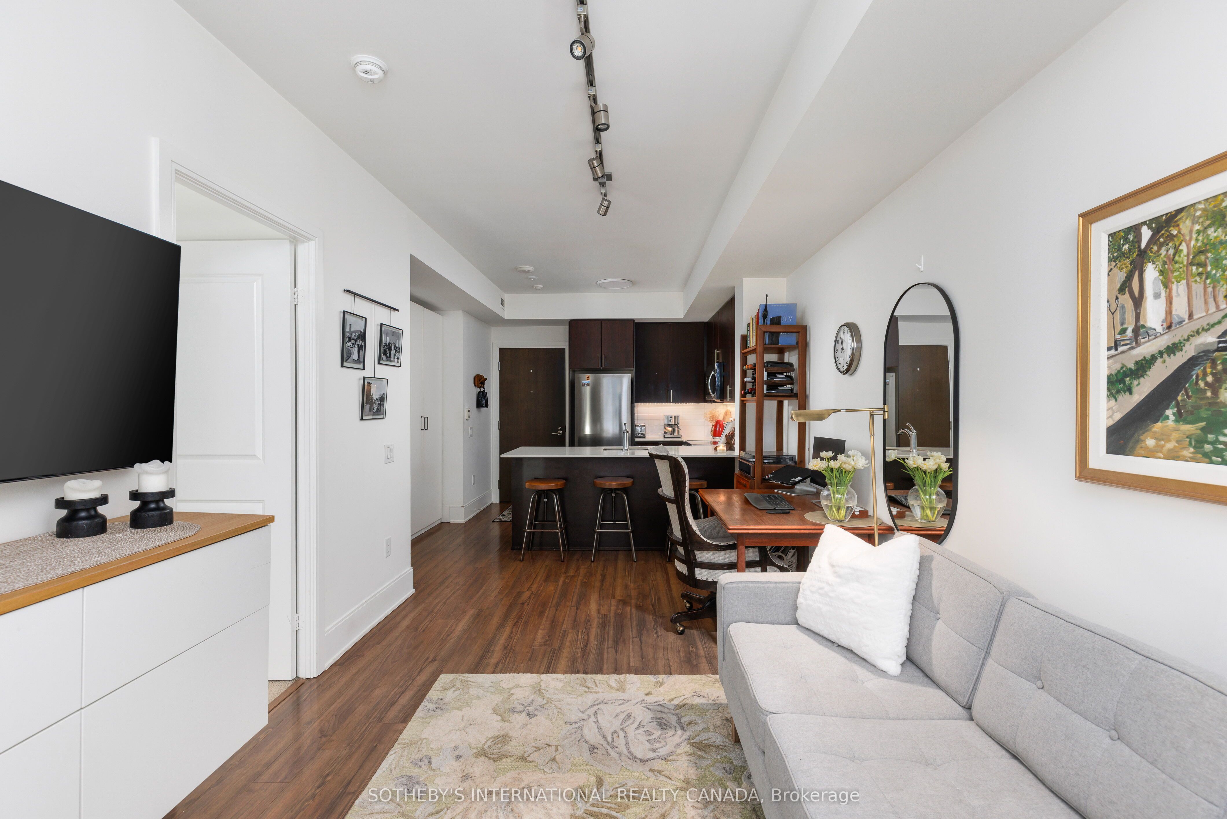 560 Front Street W 303