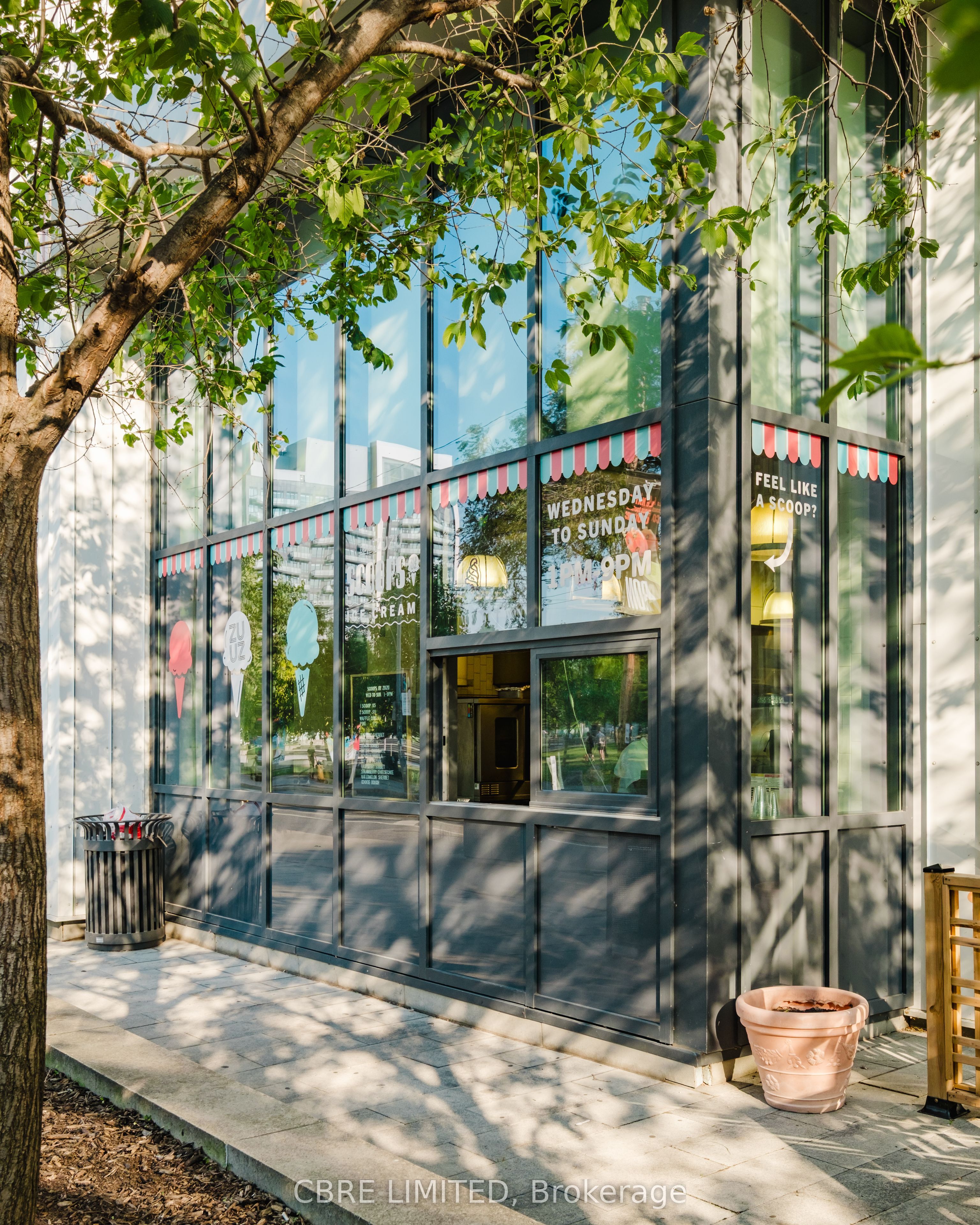555-563 Dundas Street E