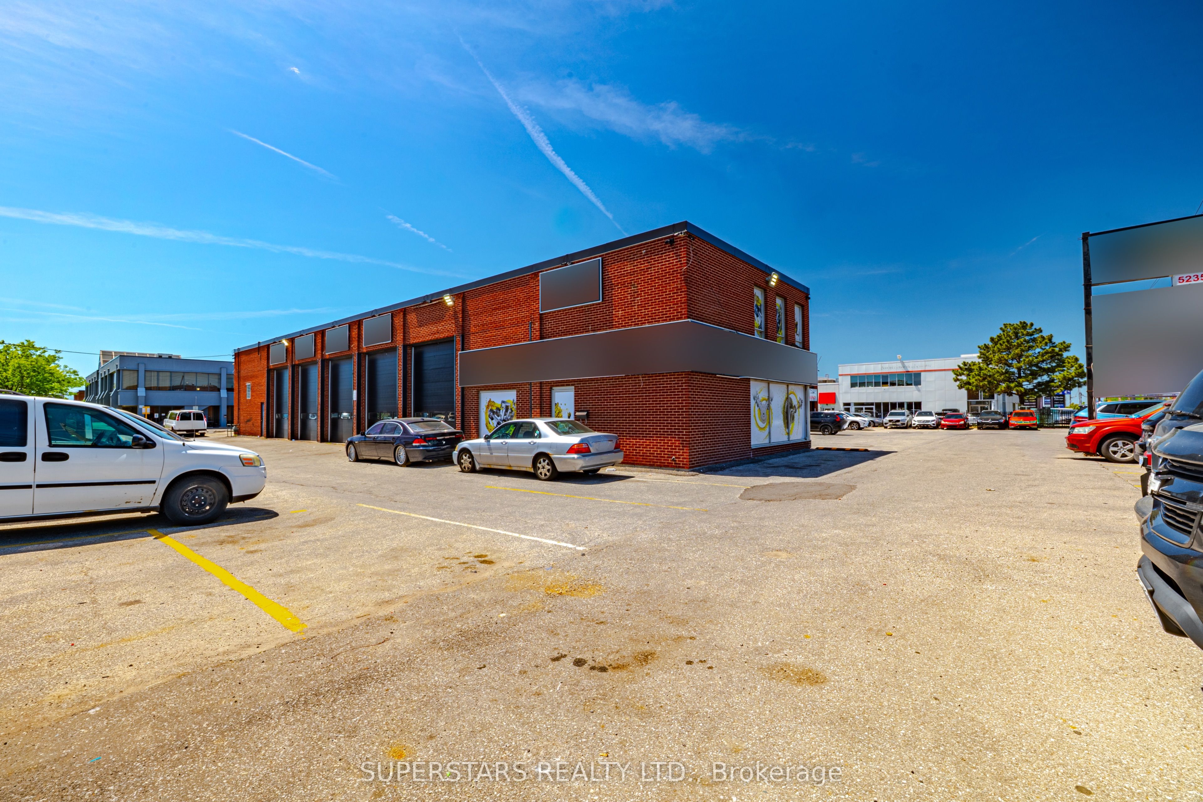 5235 Steeles Avenue W