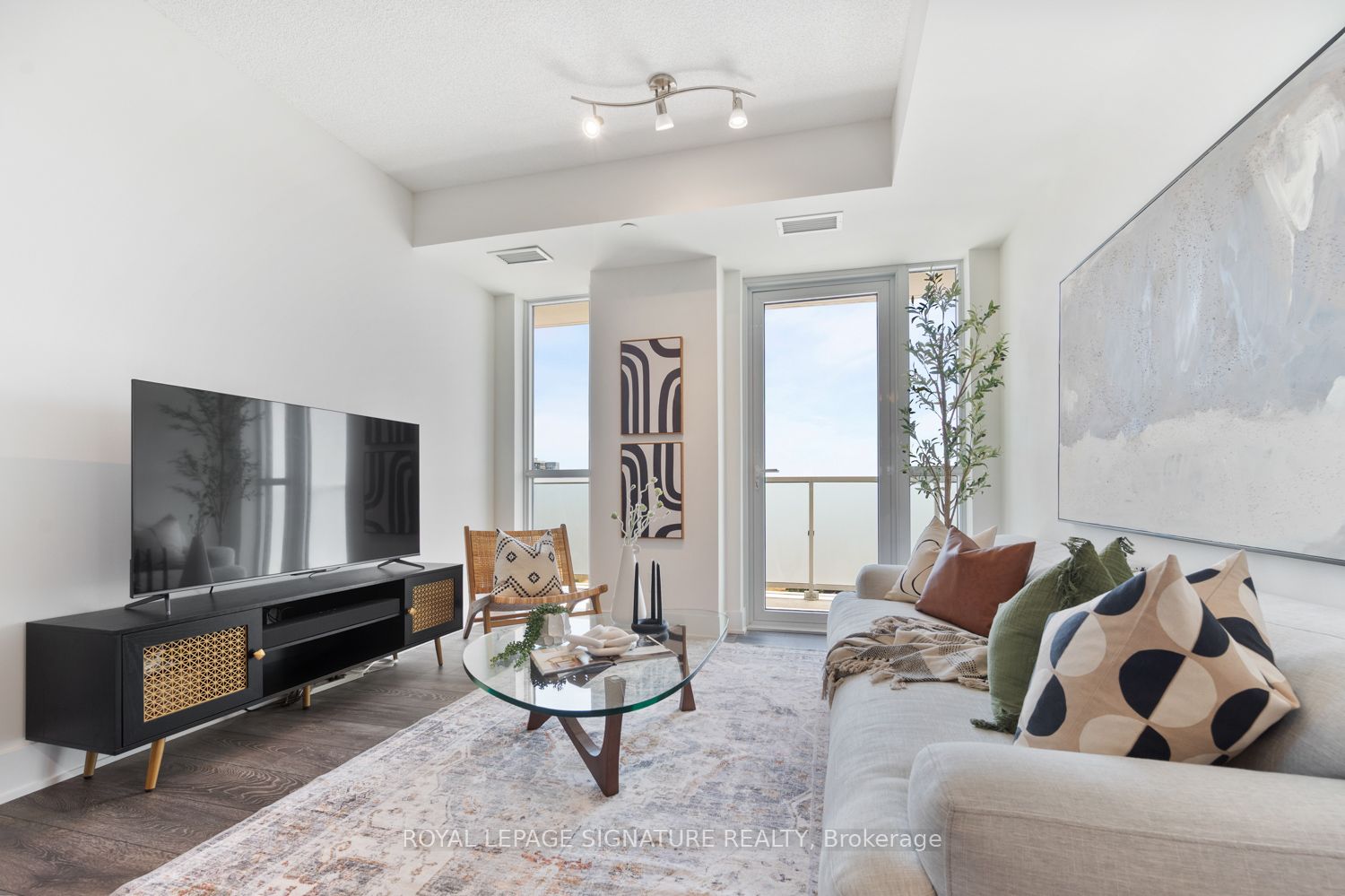 188 Fairview Mall Drive E 1611