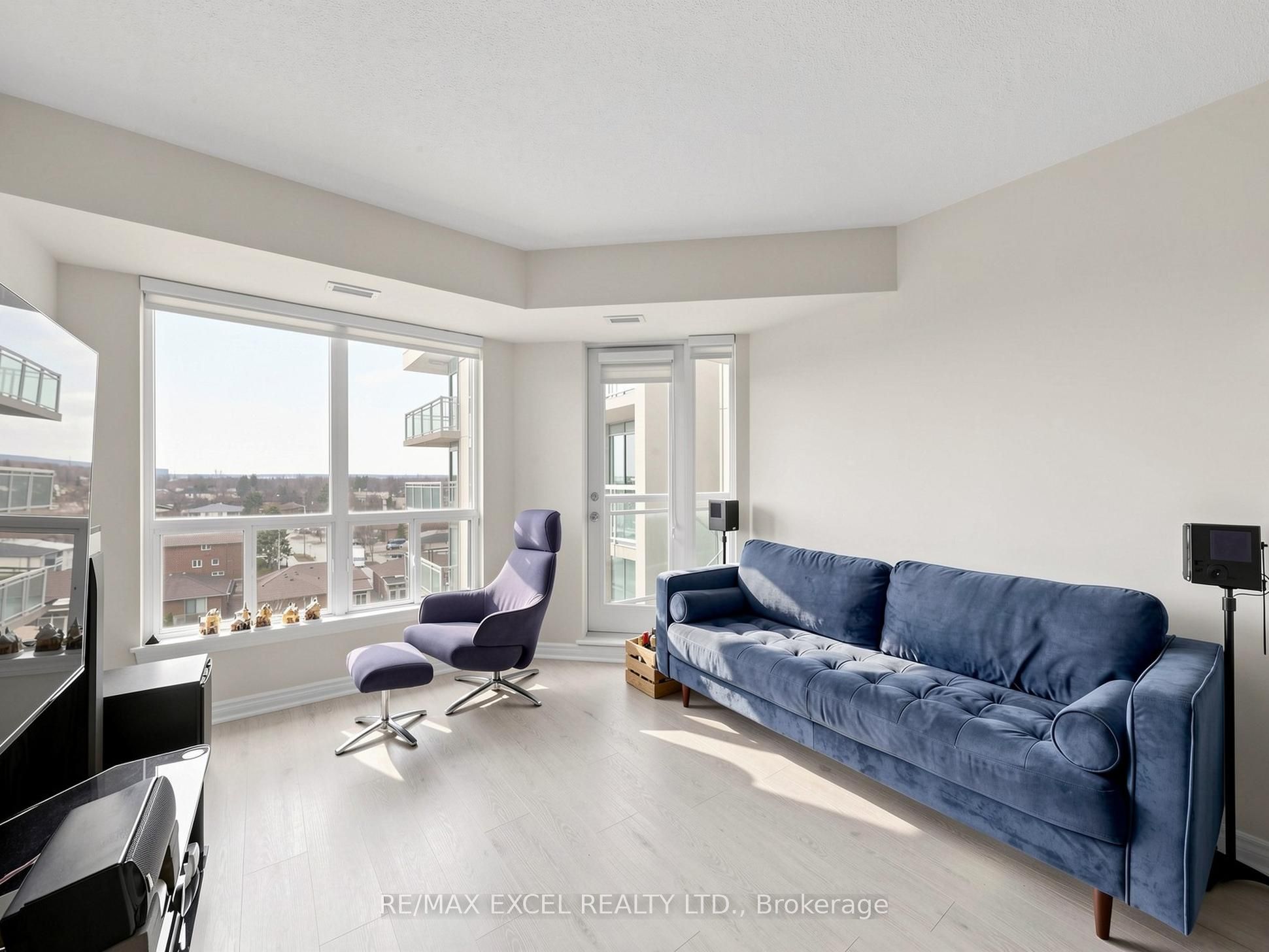 920 Sheppard Avenue W 711