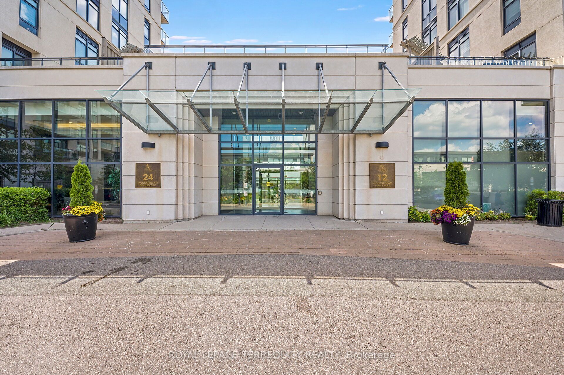 12 Woodstream Boulevard 709