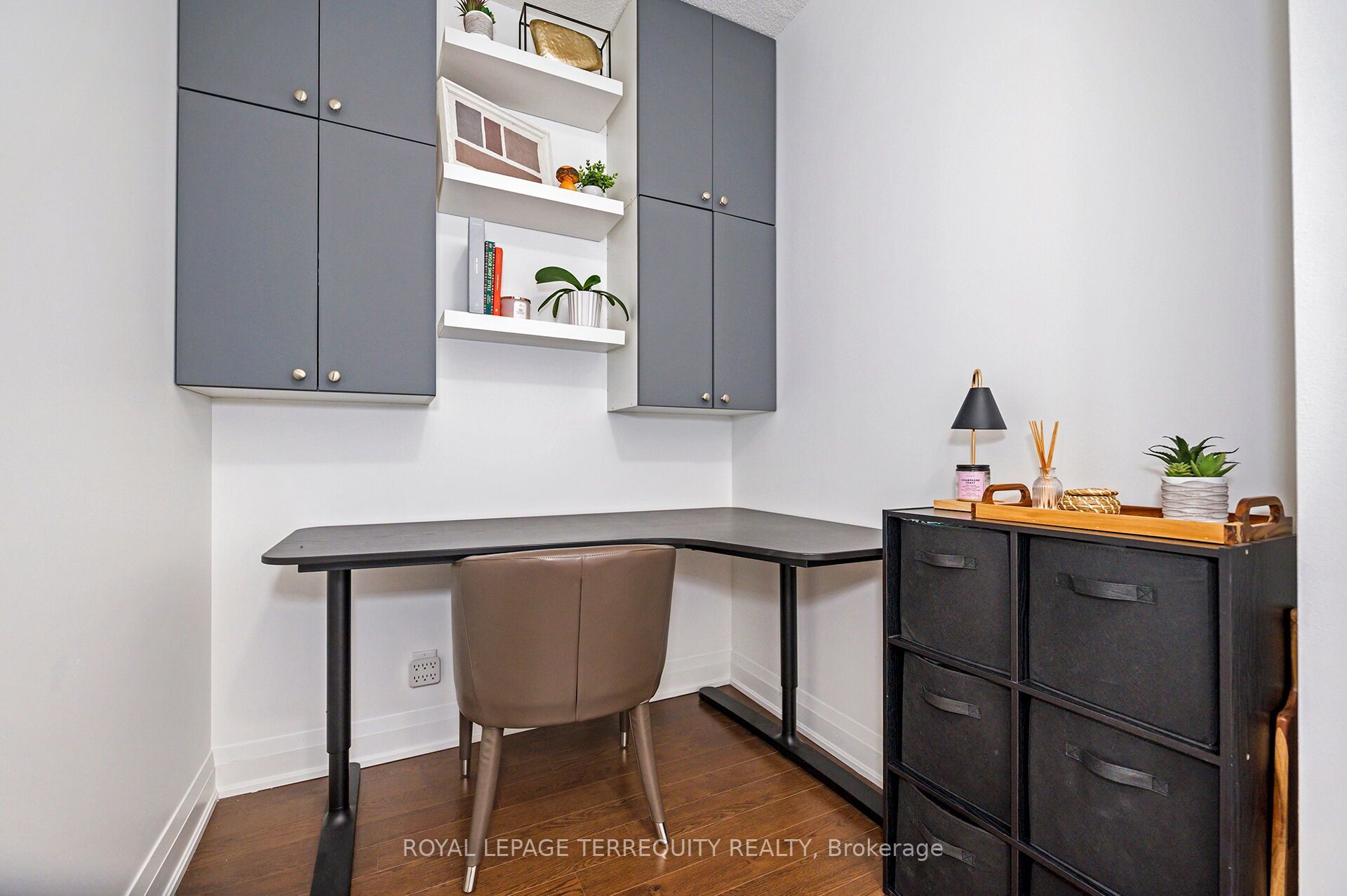 12 Woodstream Boulevard 709