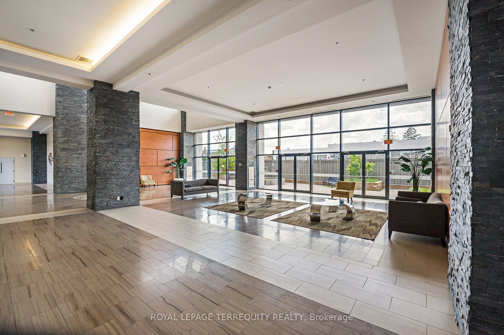12 Woodstream Boulevard 709