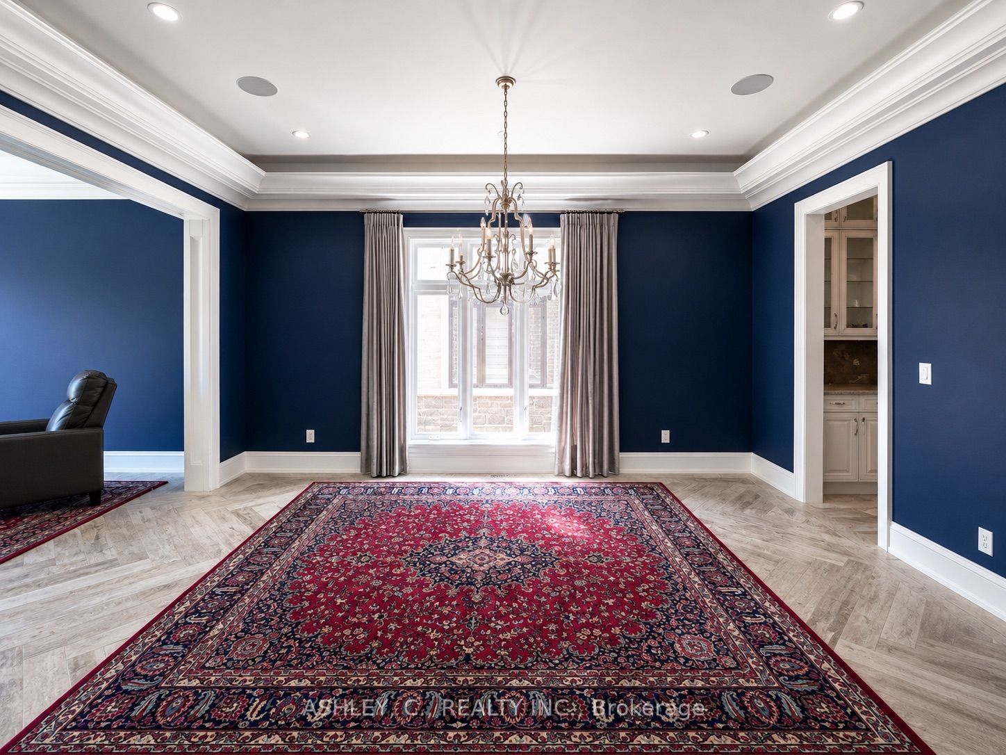 2588 Sharon Crescent