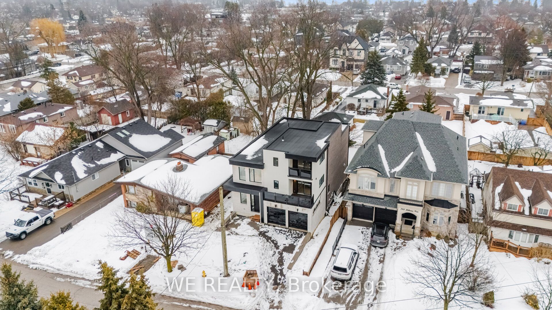 711 Hillview Crescent