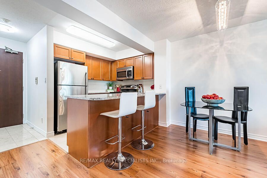 335 Rathburn Road W 1703