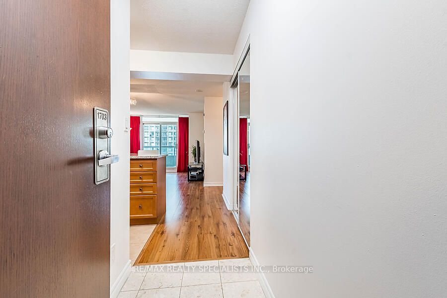 335 Rathburn Road W 1703