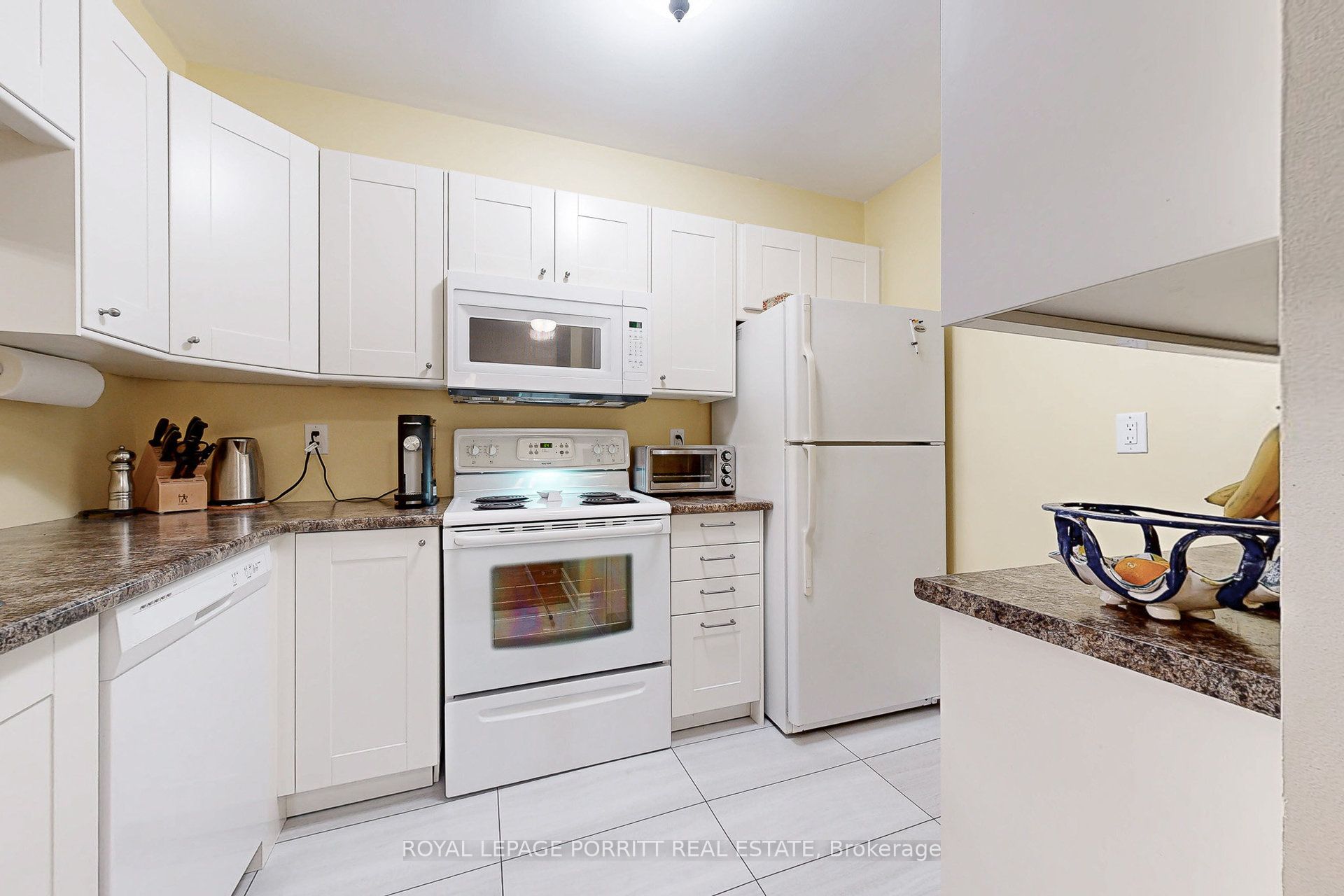 3835 Lake Shore Boulevard W 208