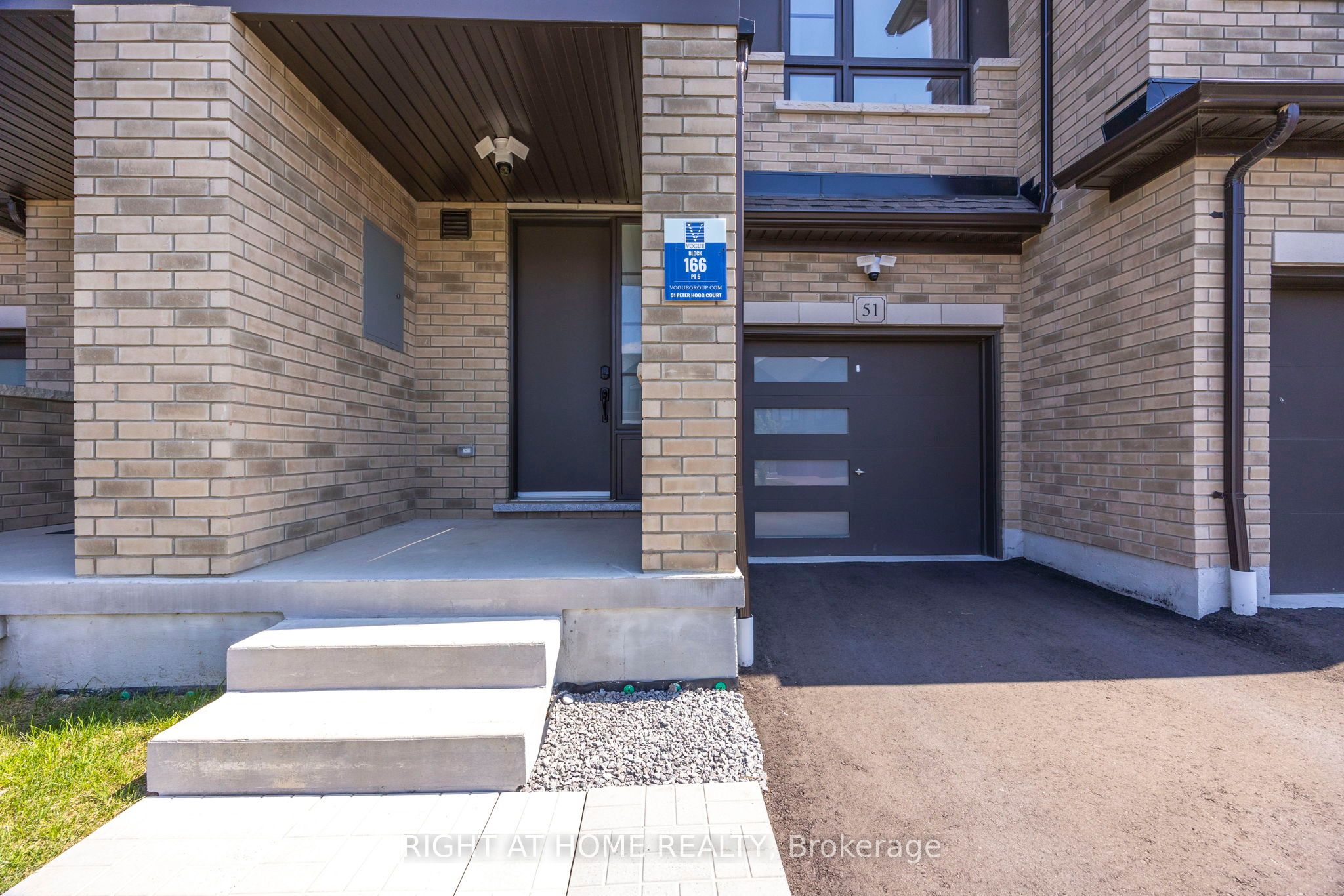 51 Peter Hogg Court