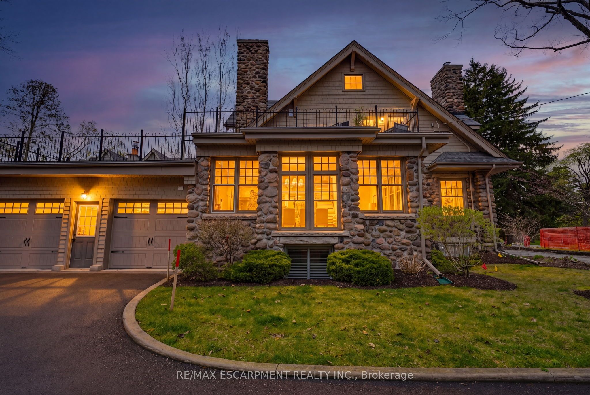 3083 LAKESHORE Road