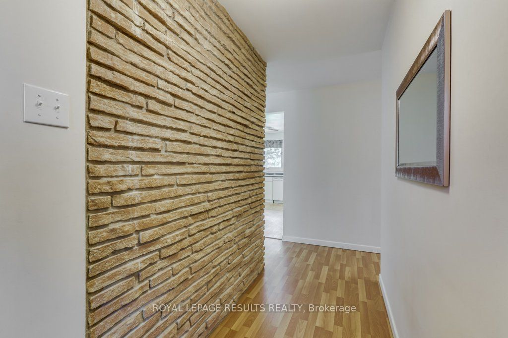 295 John Street S