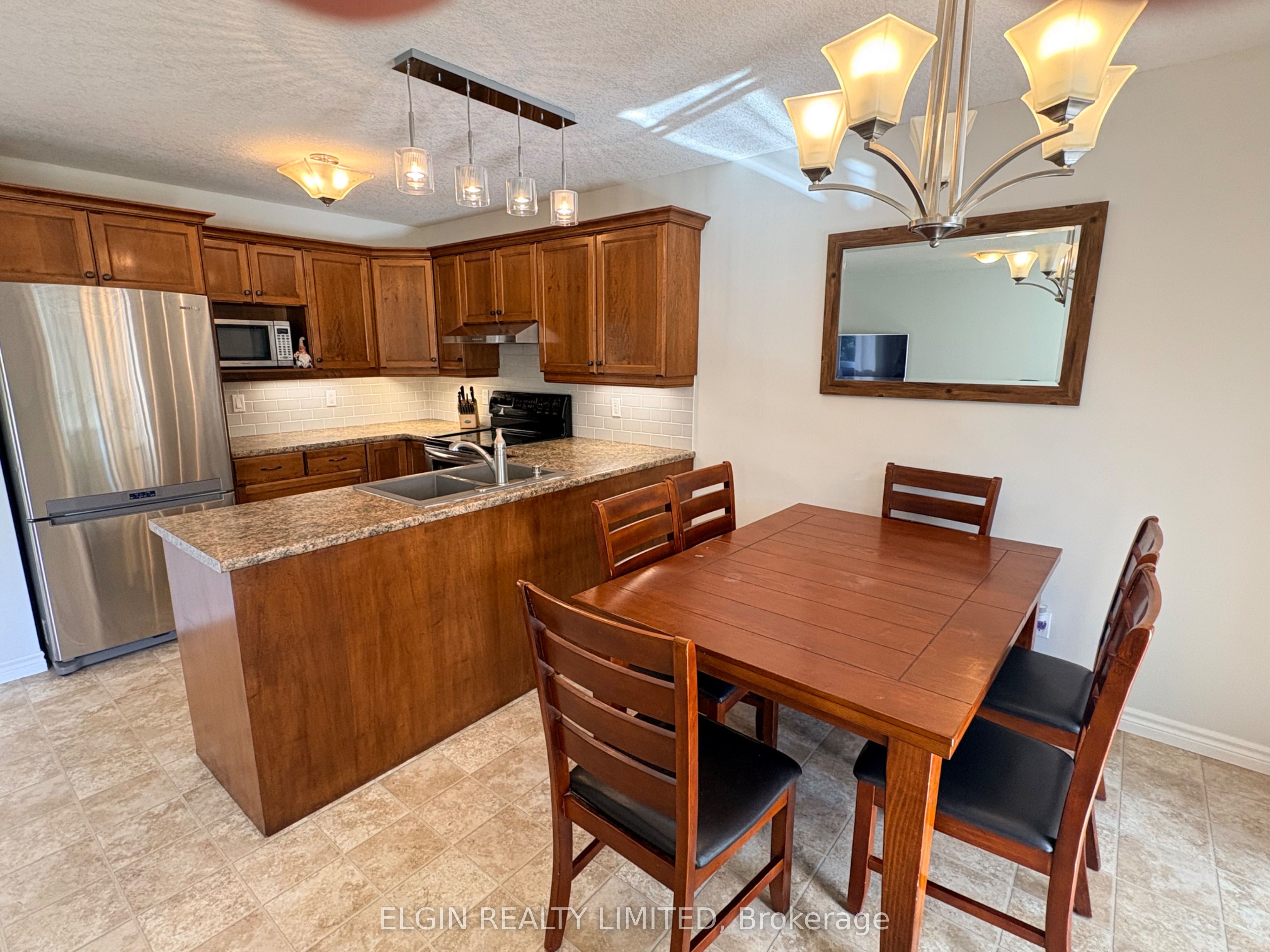 44 Peach Tree Boulevard