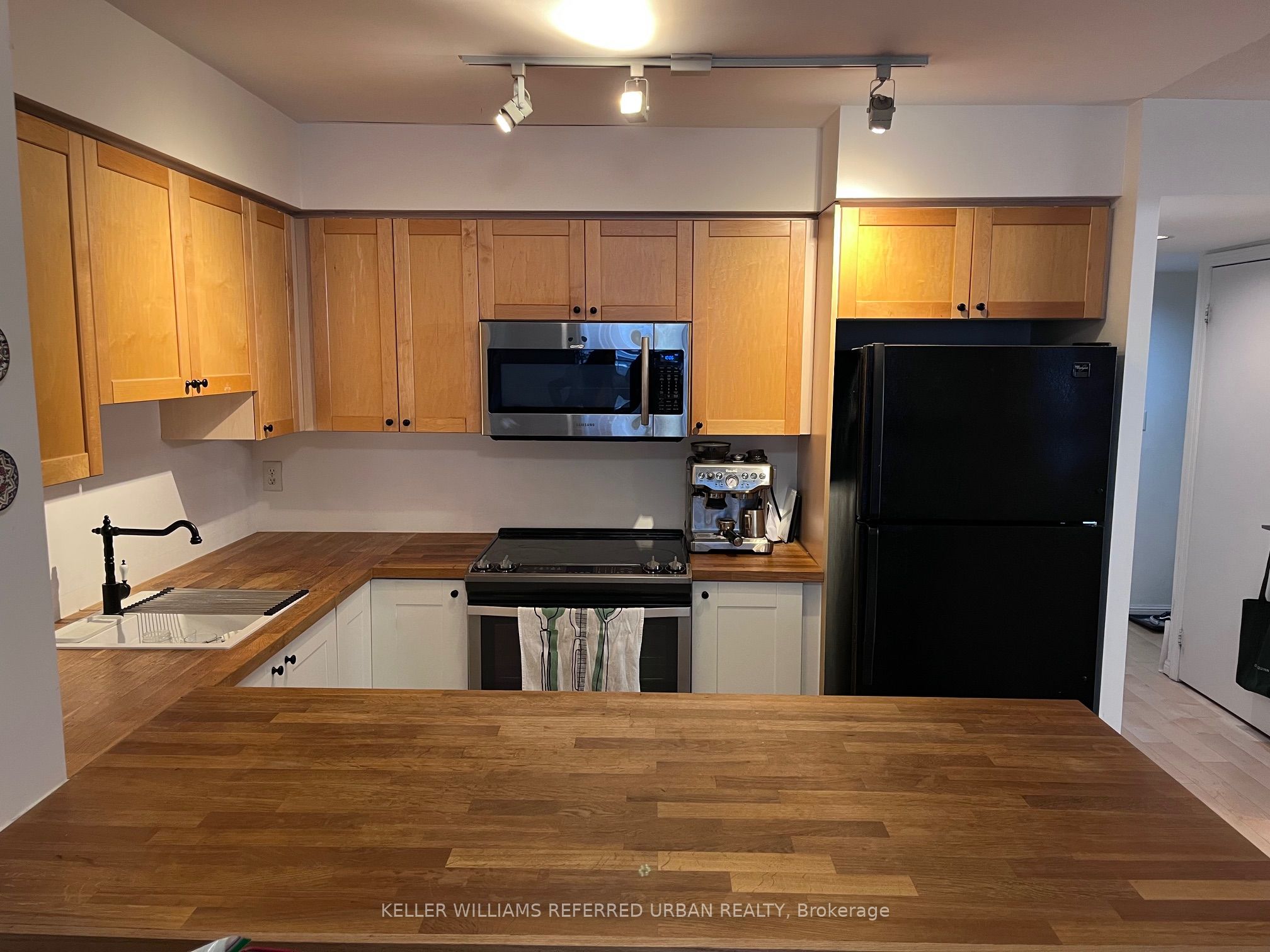 1000 King Street W 311
