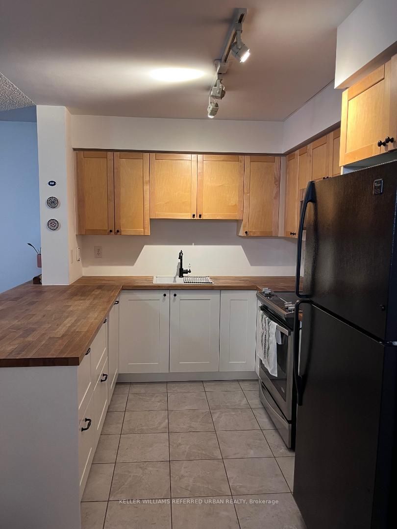 1000 King Street W 311