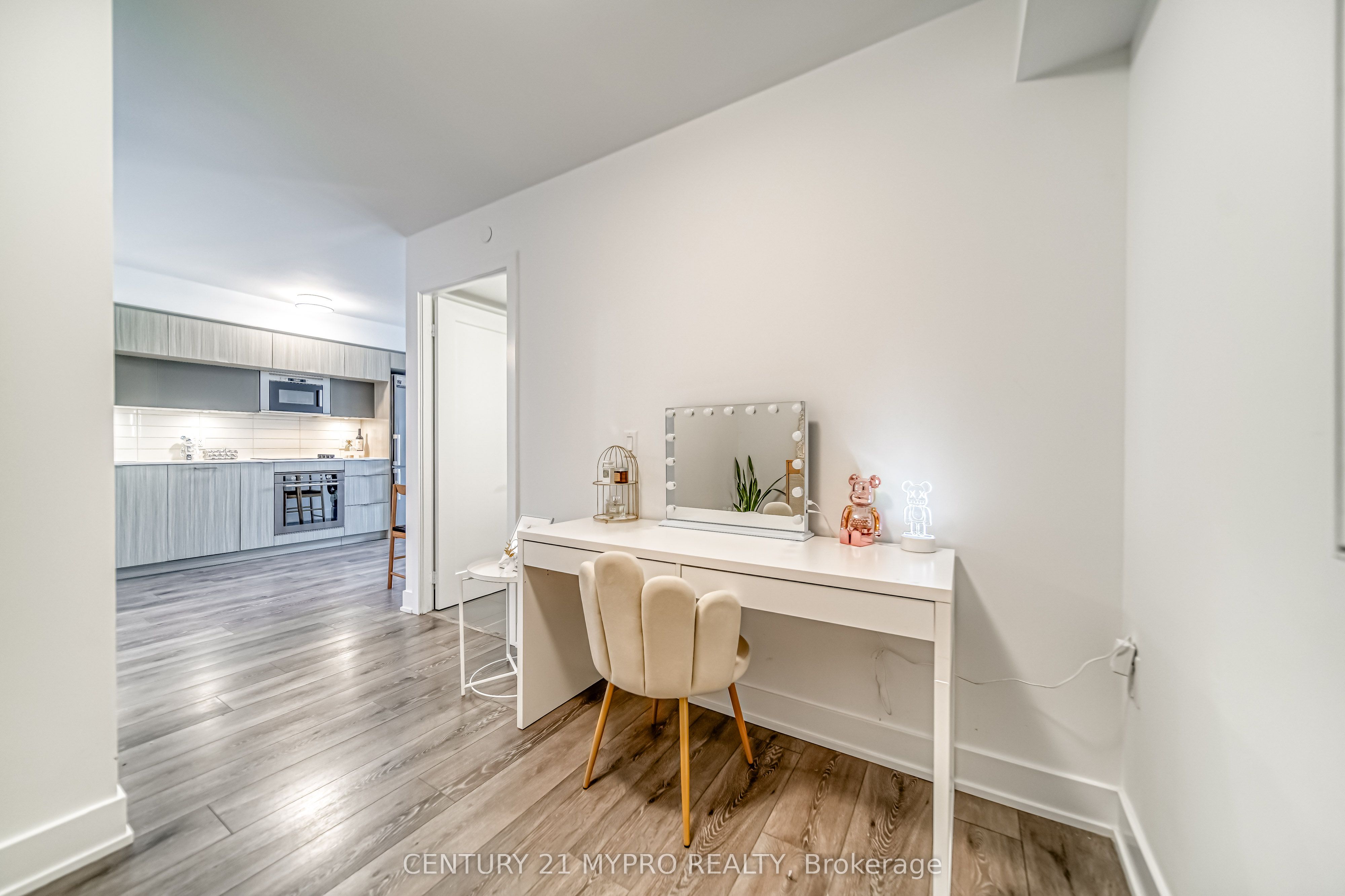 585 Bloor Street E 1621